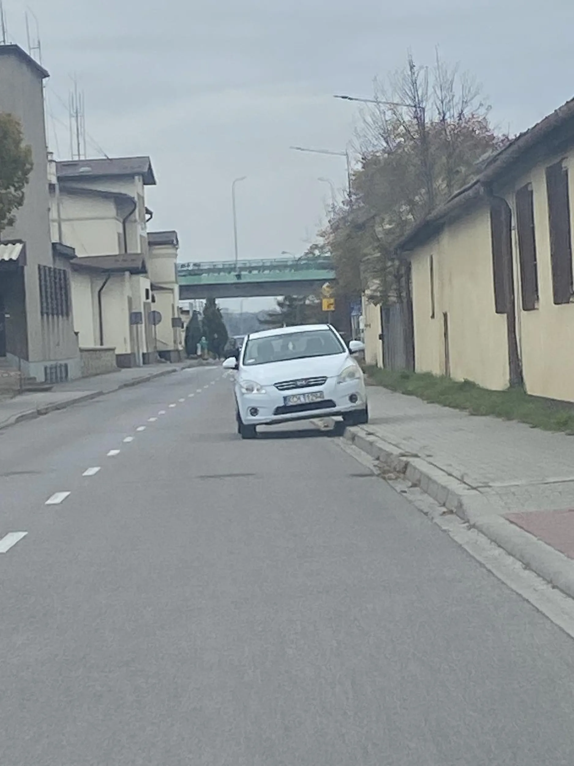 parking chamie chrzanowski miales 10m dalej