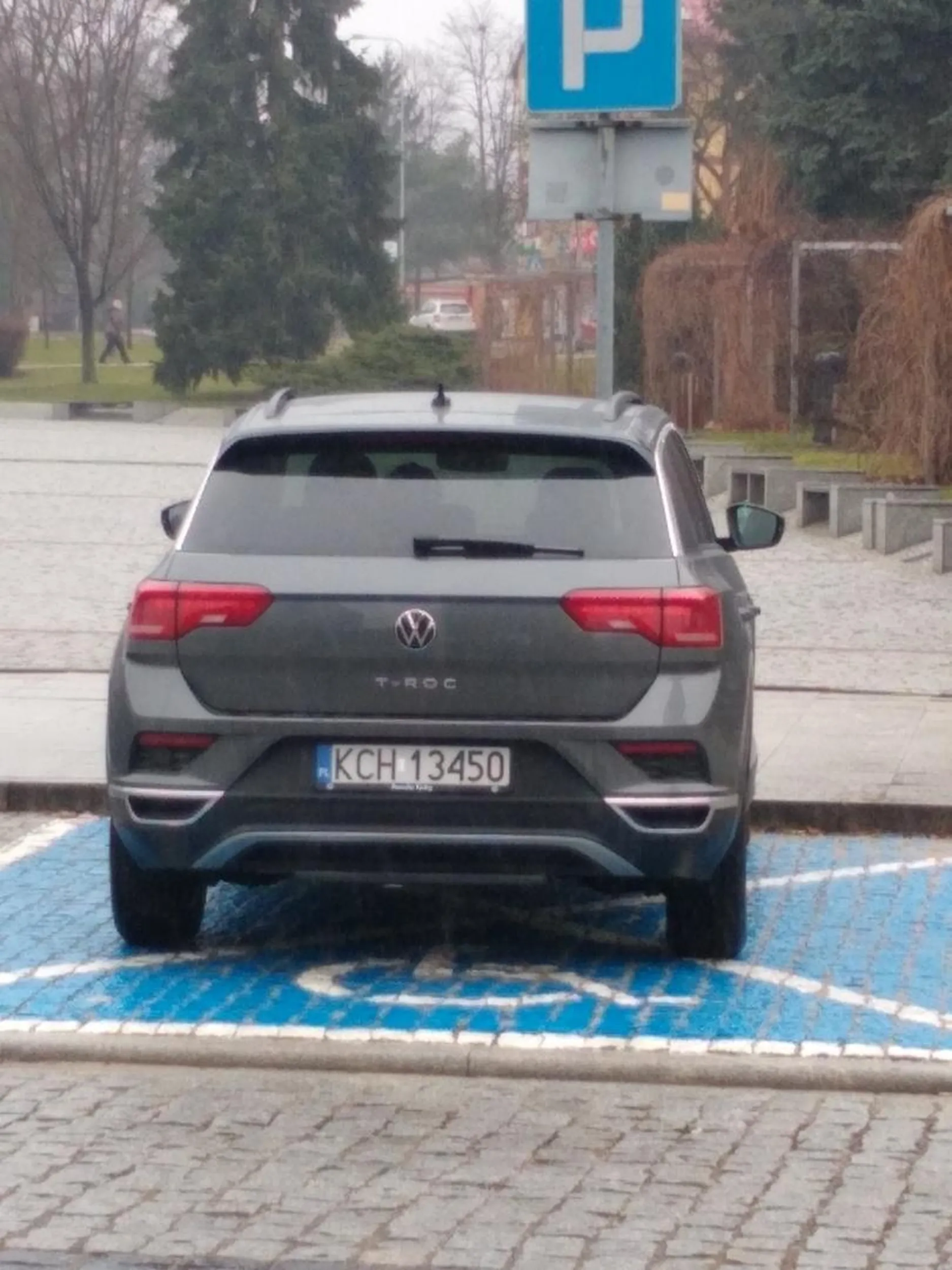 Mandacik się należy za takie parkowanie bez uprawnień