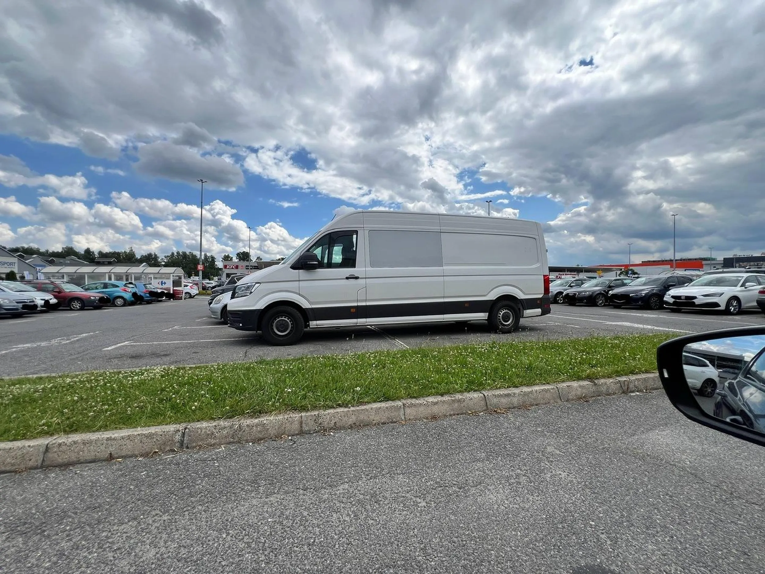 W życiu widziałem wiele, ale tak posadzonego buraka z Chrzanowa na 4 miejscach parkującego pod marketem jeszcze nie.