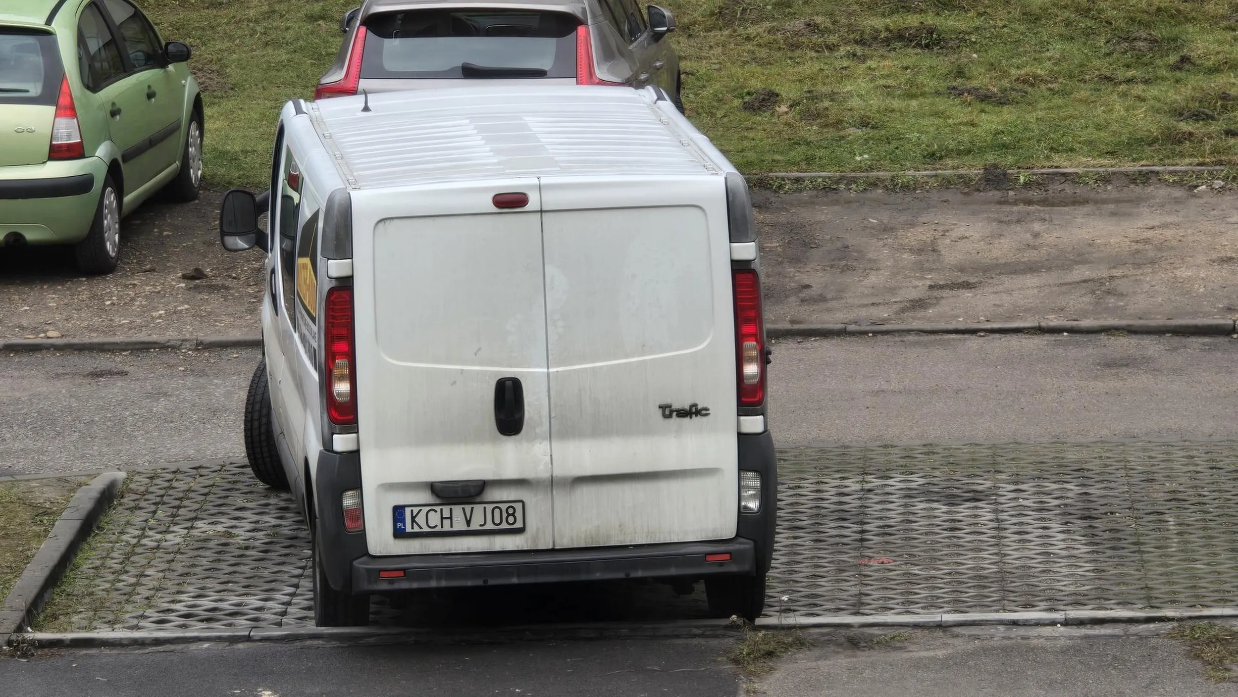 Nastepnym  razem  się niepier*** i zaparkuj  sobie w poprzek Cabaniaku.