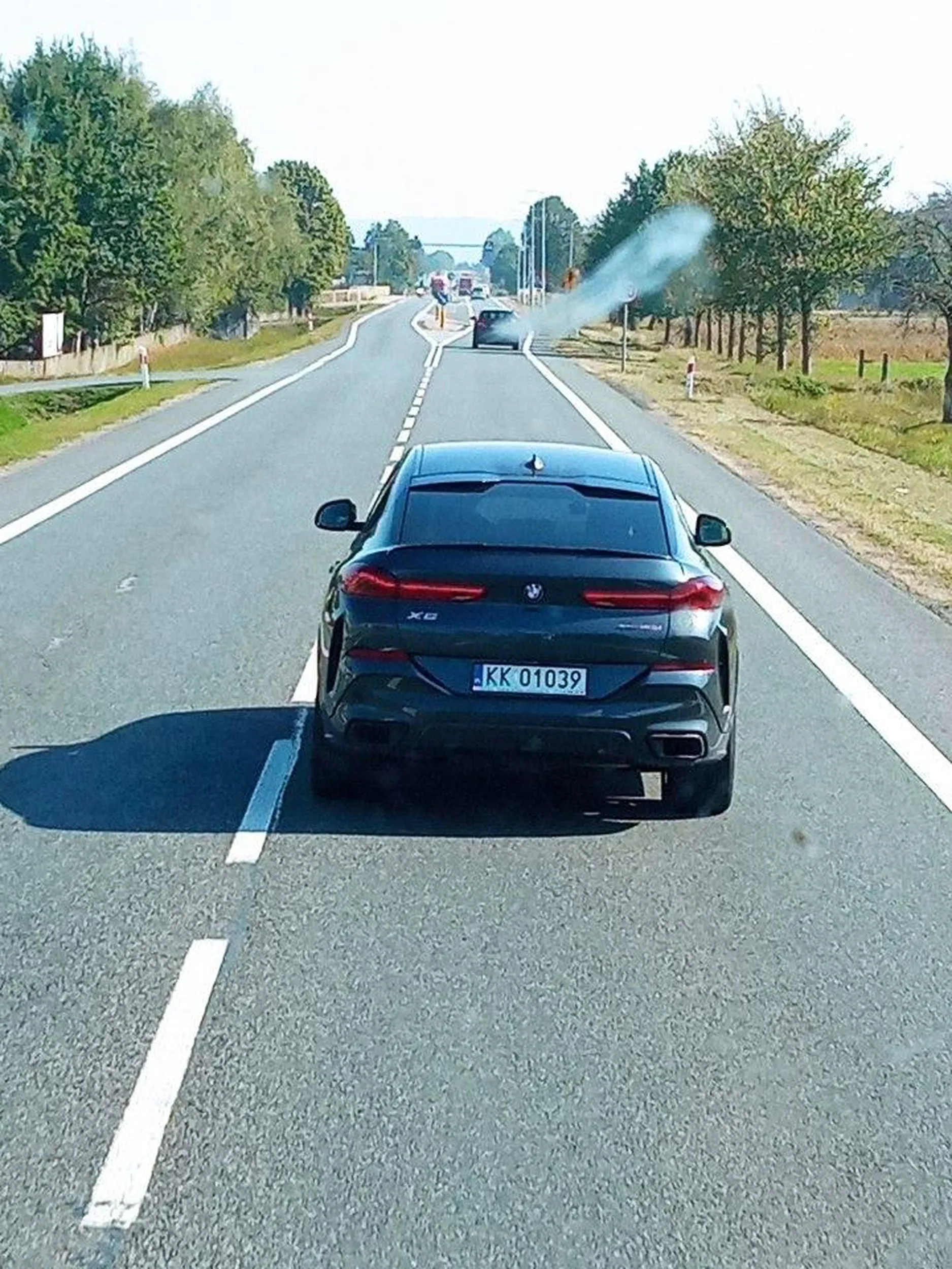 Pajac zwalnia a podczas wyprzedzania przyspiesza.By Ci sie stara z cyganem puściła i w ciążę zaszła.