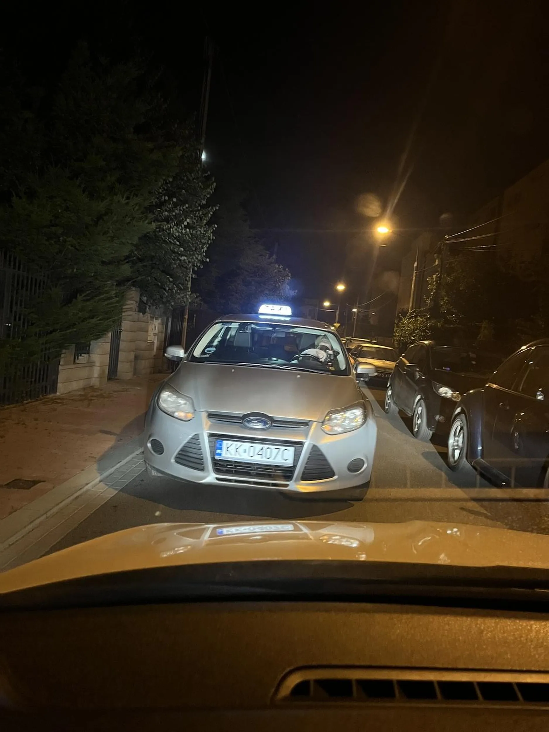 Wjezdza naprzeciw kiedy jestem w 3/4 ulicy bo ma "pierwszenstwo" podjezdza pod zderzak gasi samochod i zaczyna nagrywac po czym wysiada i prowokuje. Prawo jazdy znalazla w laysach a jedyna kulture jaka posiada to kulture bakterii. Nie polecam