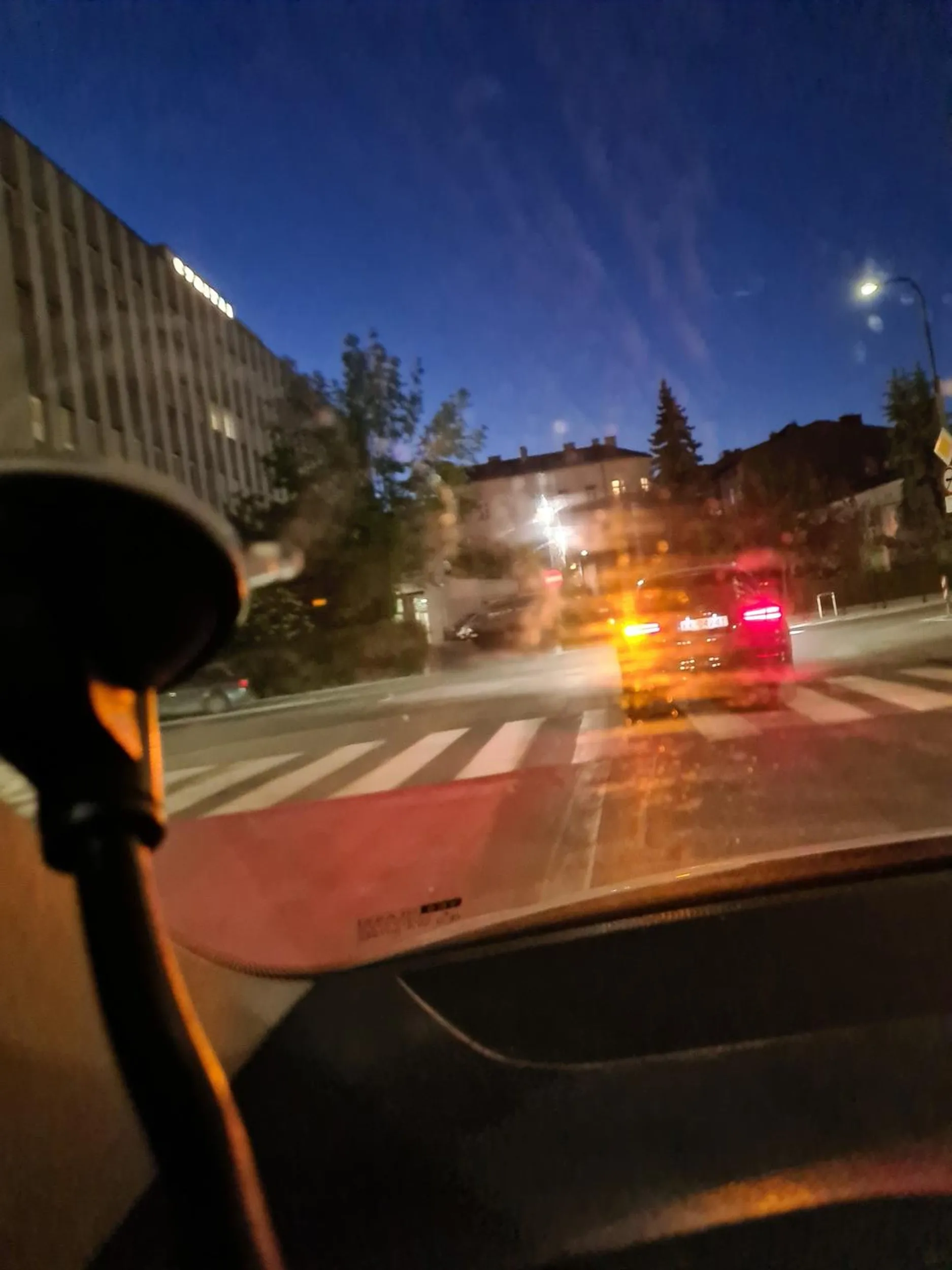 Kierowca wymusza pierwszeństwo