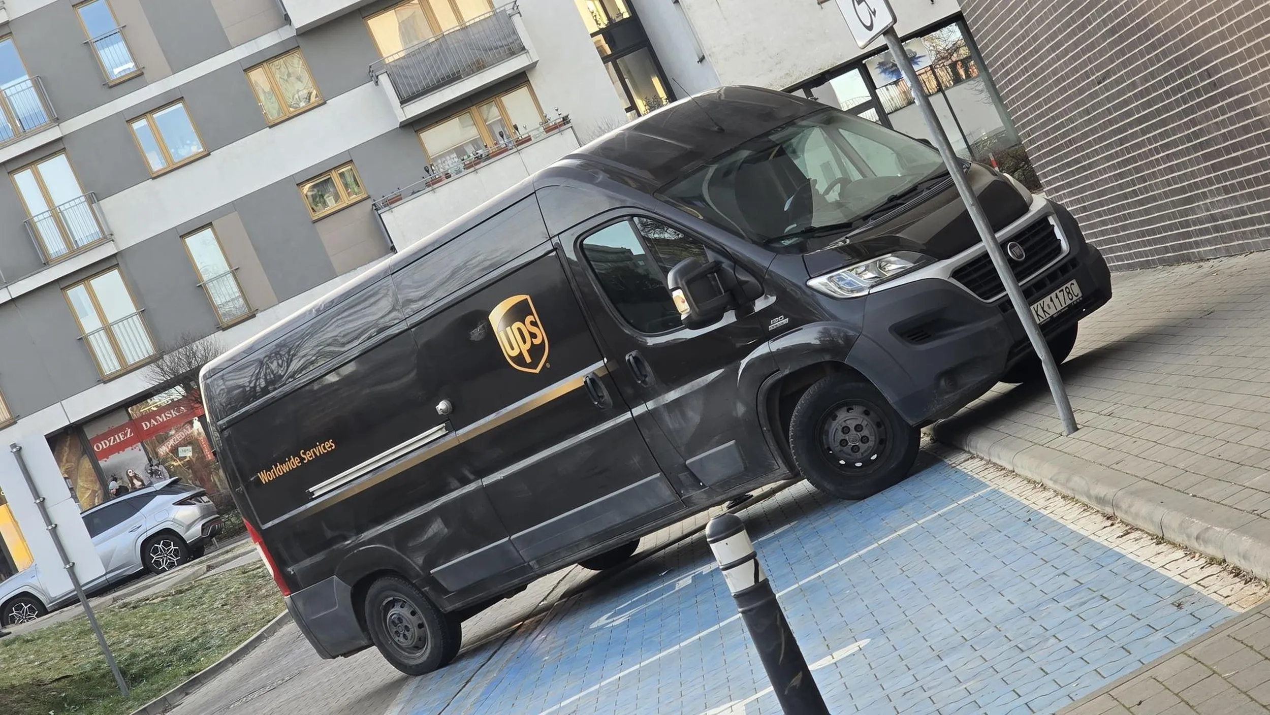 kobitka ultra poprawnie zaparkowała