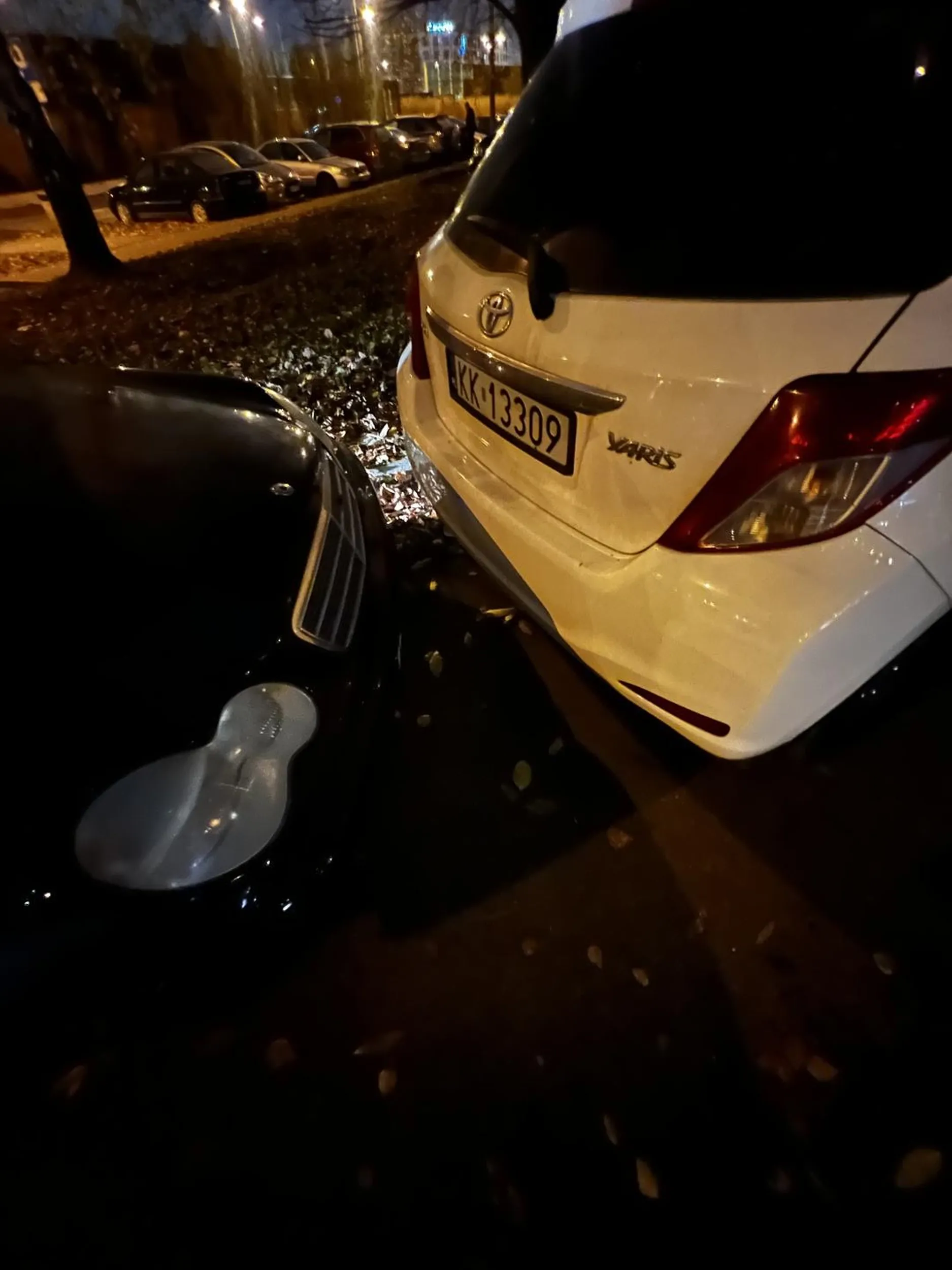 Dzięki za zastawianie mnie :) było jeszcze bliżej stanąć :) mam nadzieję że zapłacisz mi za godzine pracy która się przez Ciebie spóźniłam :) Kolega z tyłu też się popisał :)