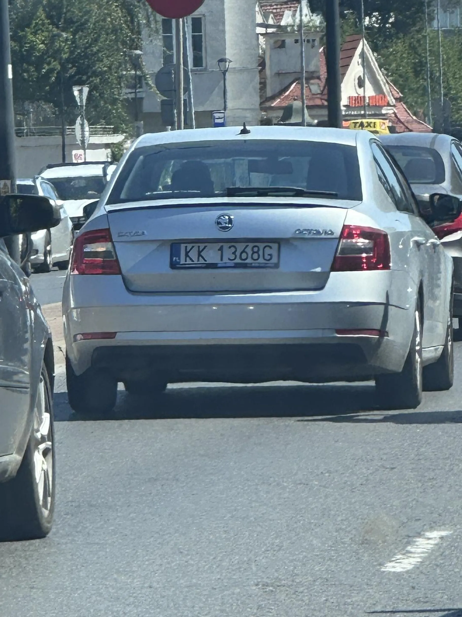 chyba głuchy i ślepy, zmienił pas dokładnie na mnie spychając mnie na pasautobusowy