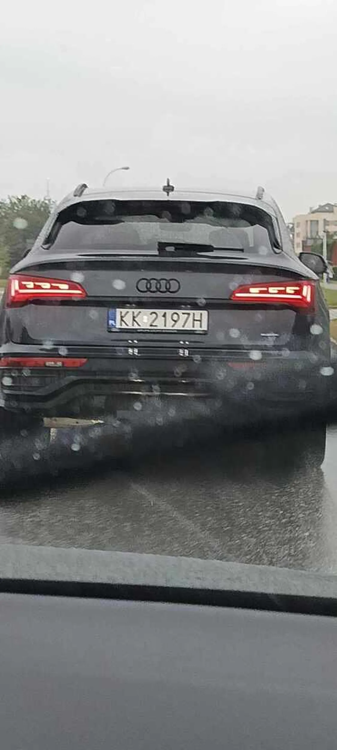 Tempa dzida włączając się do ruchu z lewej strony by mnie roztrzaskała na skrzyżowaniu. Dobrze, że miałem zjazd po prawej i było gdzie uciekać.