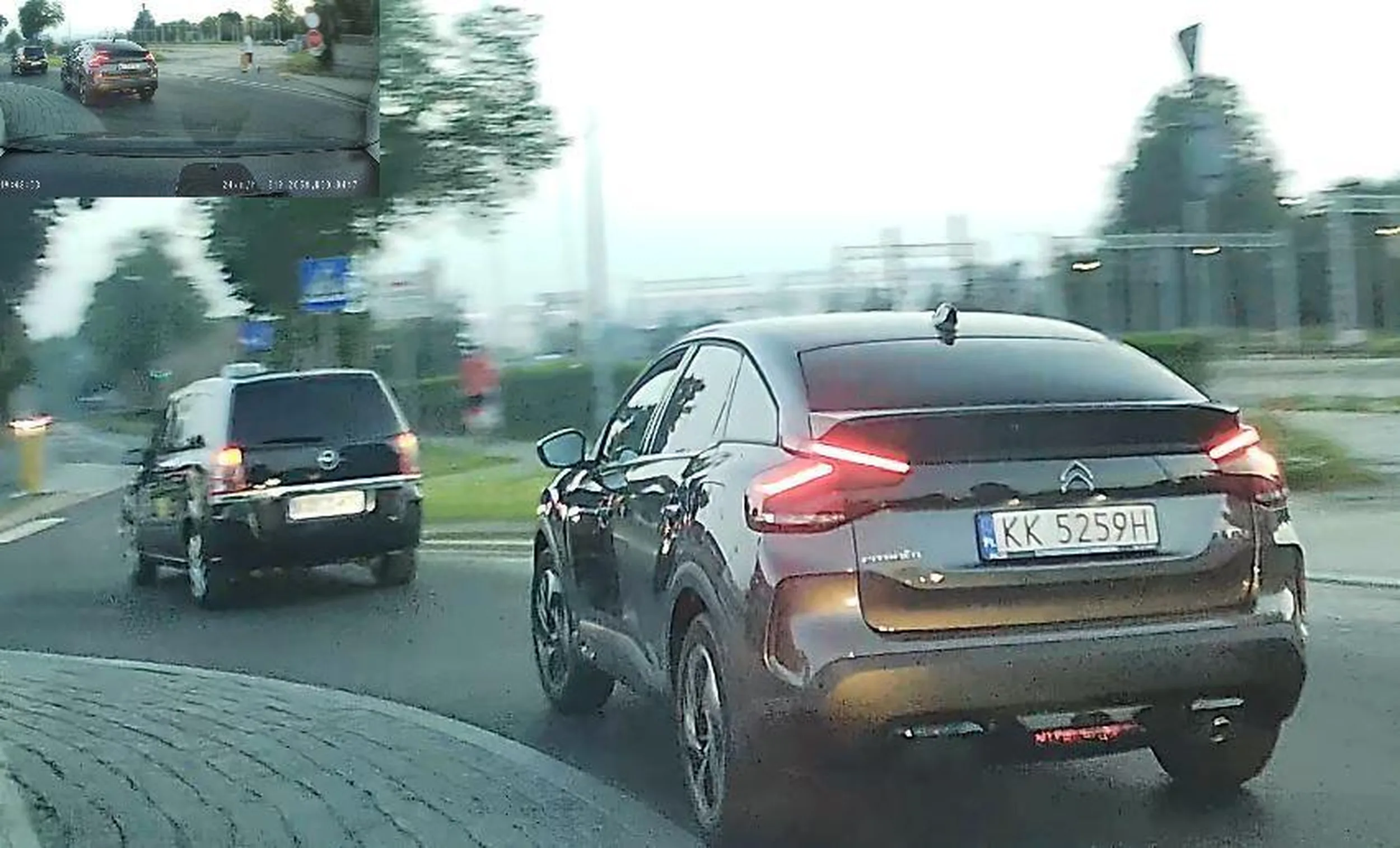 kierowca ma inteligencję ameby pakując się na rondo i zmuszając mnie do nagłego hamowania bo jaśniepanKrakowski jedzie....