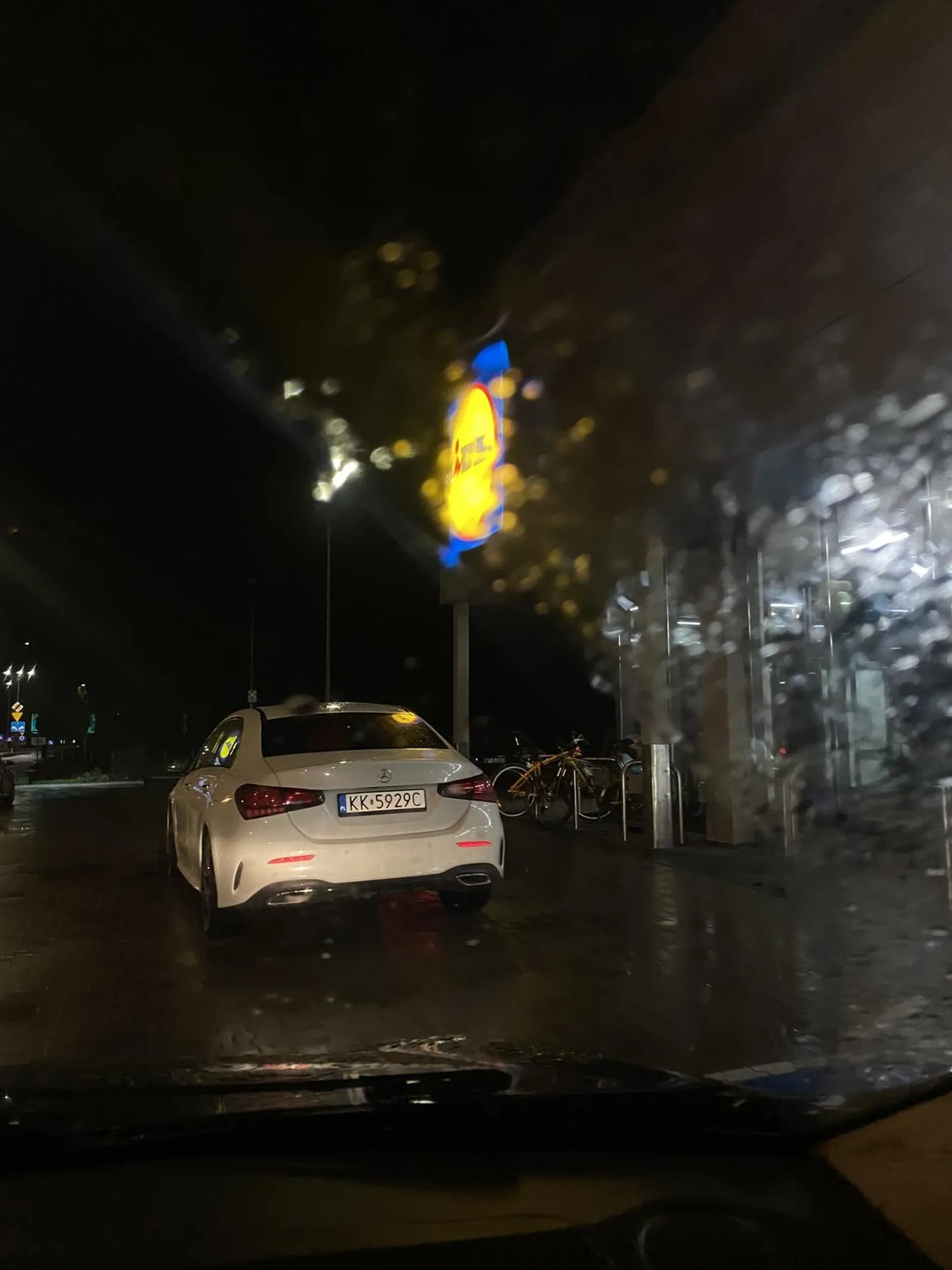 Bardzo ładnie zaparkowałaś idiotko