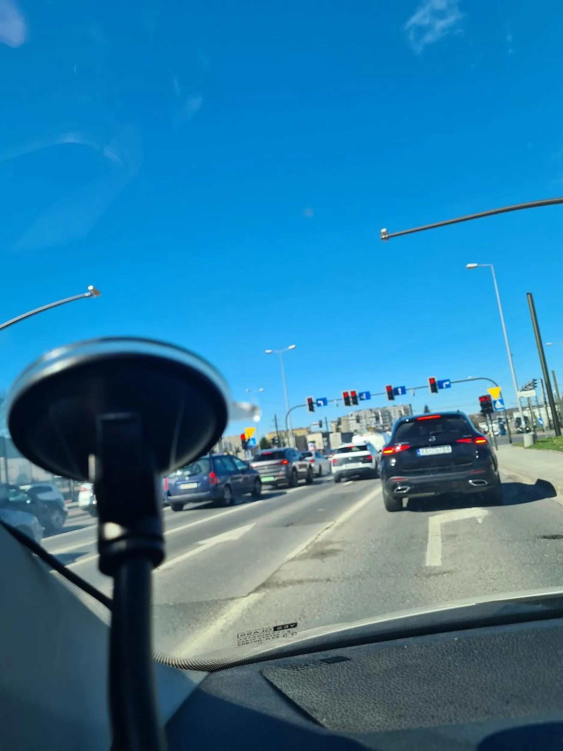 Kierowca nie używa kierunkowskazów przy zmianie pasa ruchu