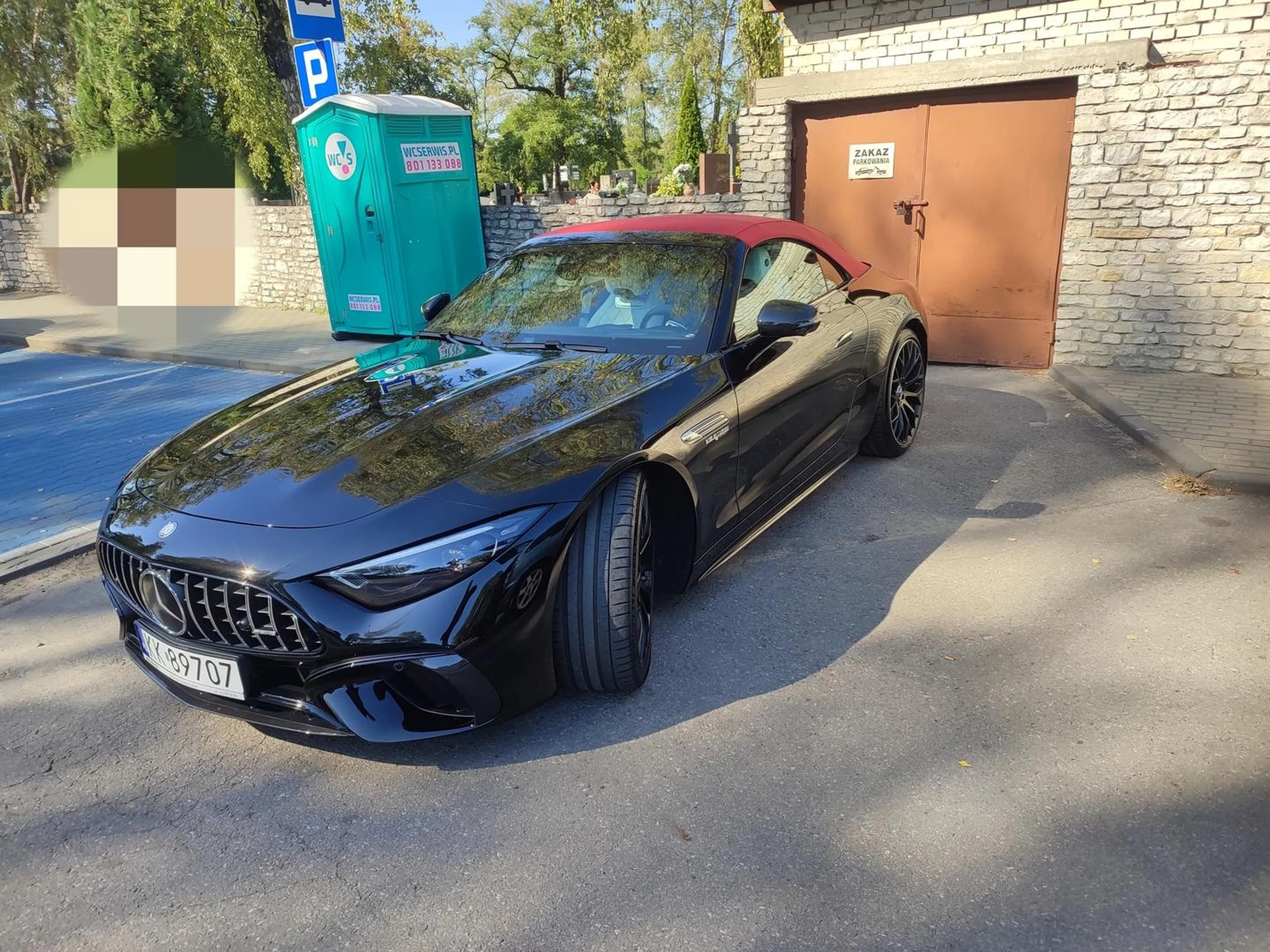 Zablokowanie ekipie dostęp do pomieszczenia technicznego. Brak reakcji po zwróceniu uwagi. Prace wstrzymane na ponad godzinę.