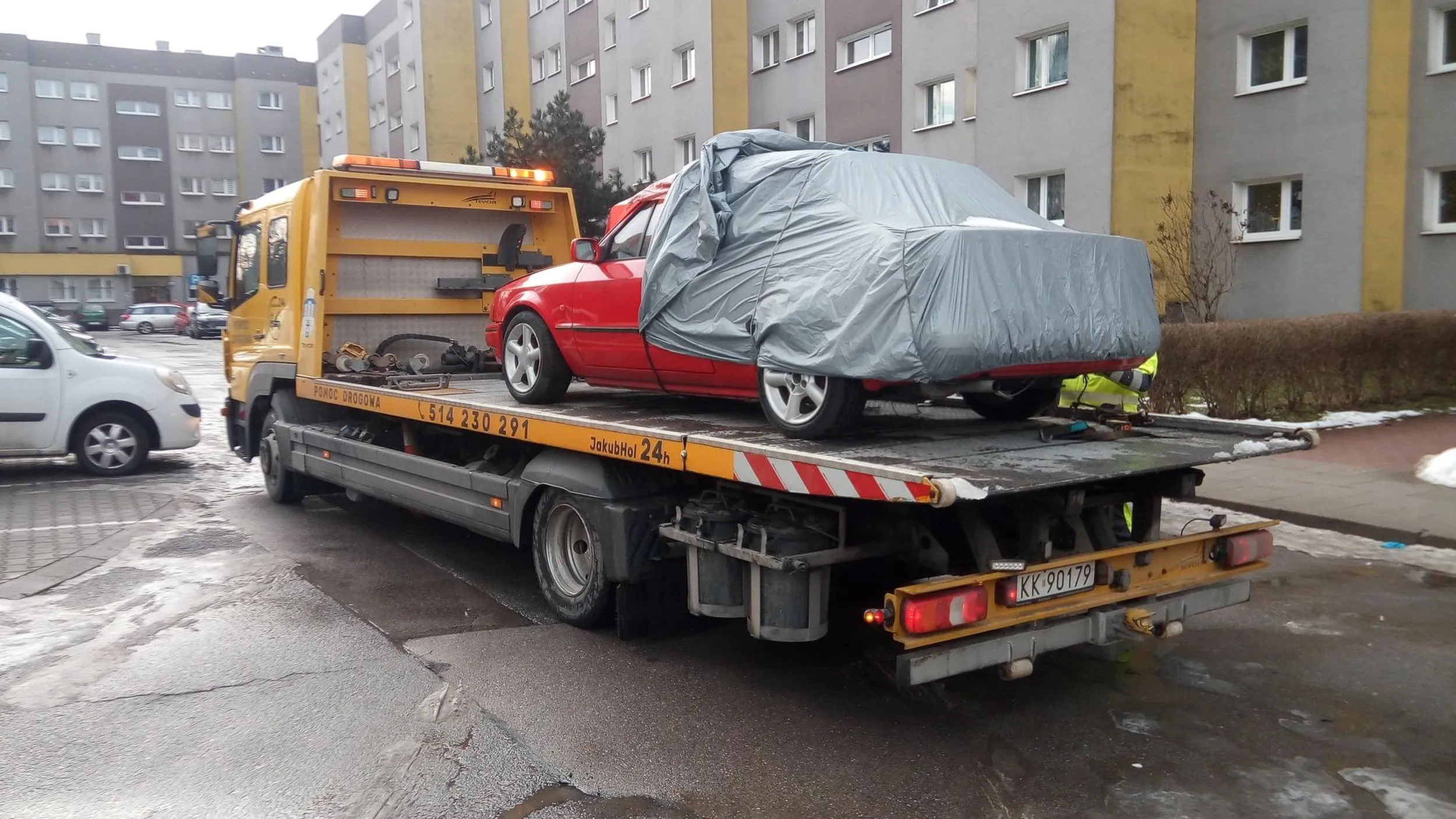 Pan laweciarz nie ma nic przeciwko, żeby ukraść (nazywajmy rzeczy po imieniu) samochód w dobrym stanie na zlecenie bandyckiej Straży Miejskiej Miasta Krakowa