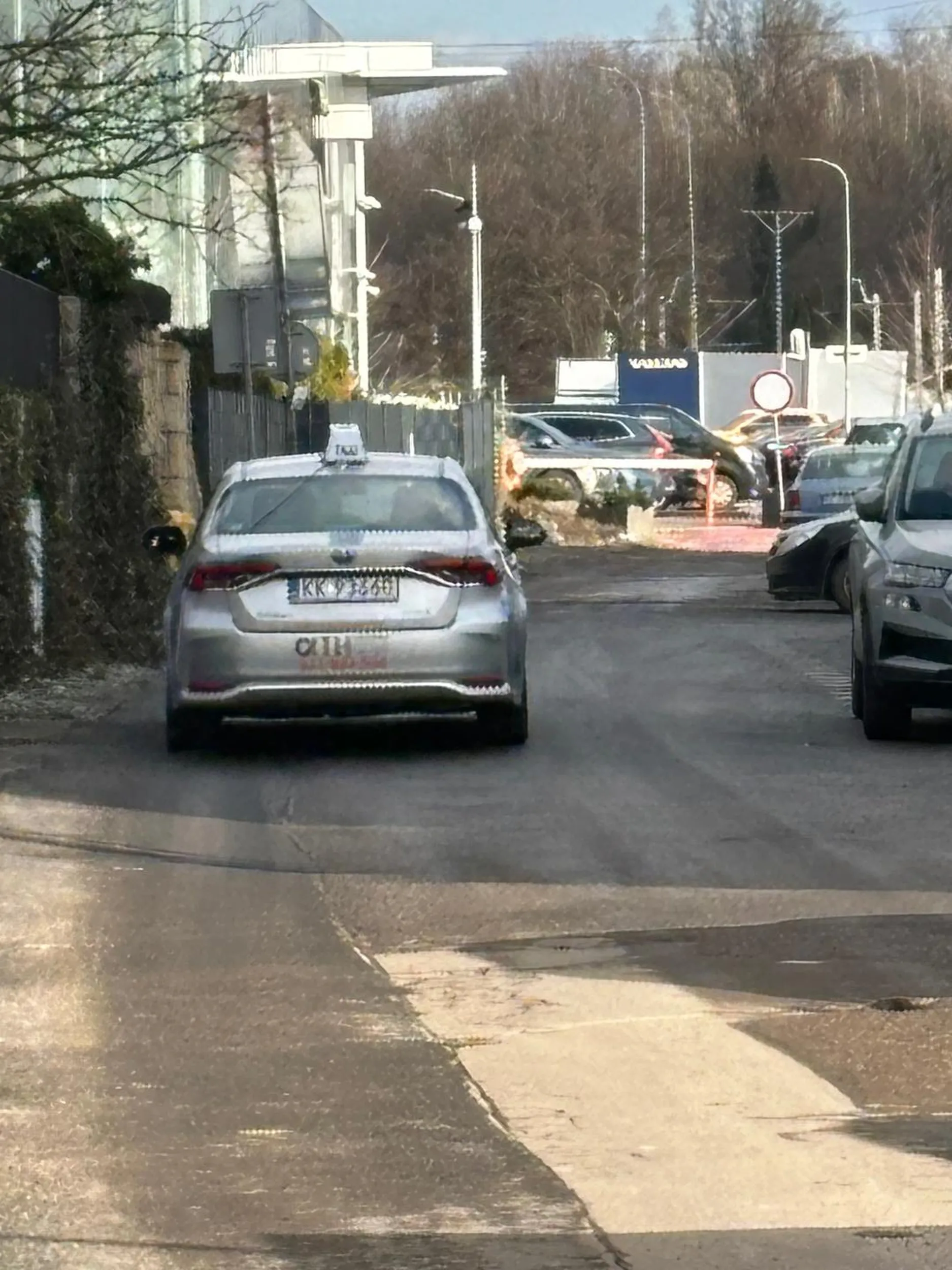 facet z taxi zaczepia ludzi pytajac niby o adres a siedzi w samochodzie bez spodni z przyrodzeniem na wierzchu