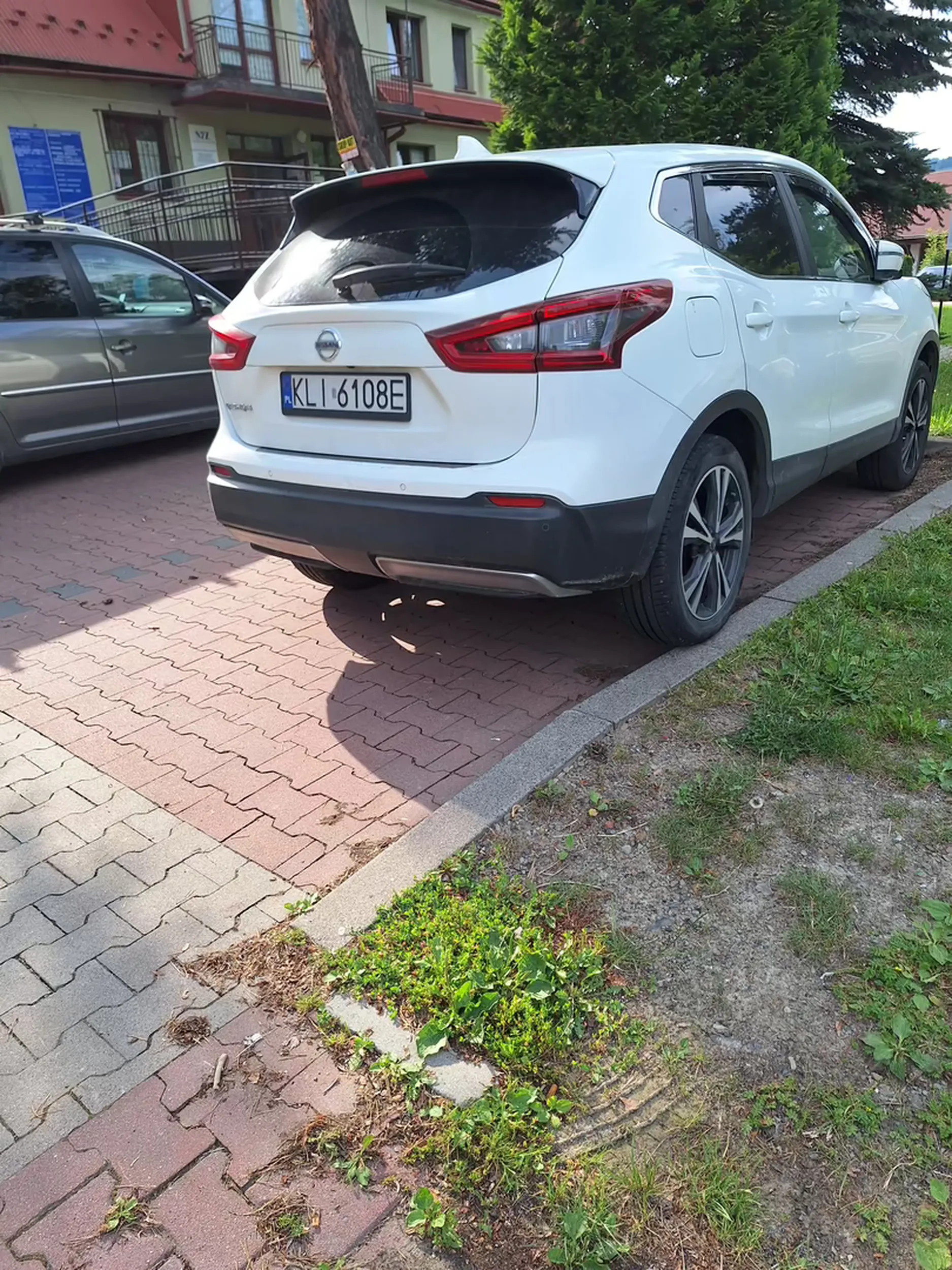 Co za matoł! Nie umie parkowac! zenada!