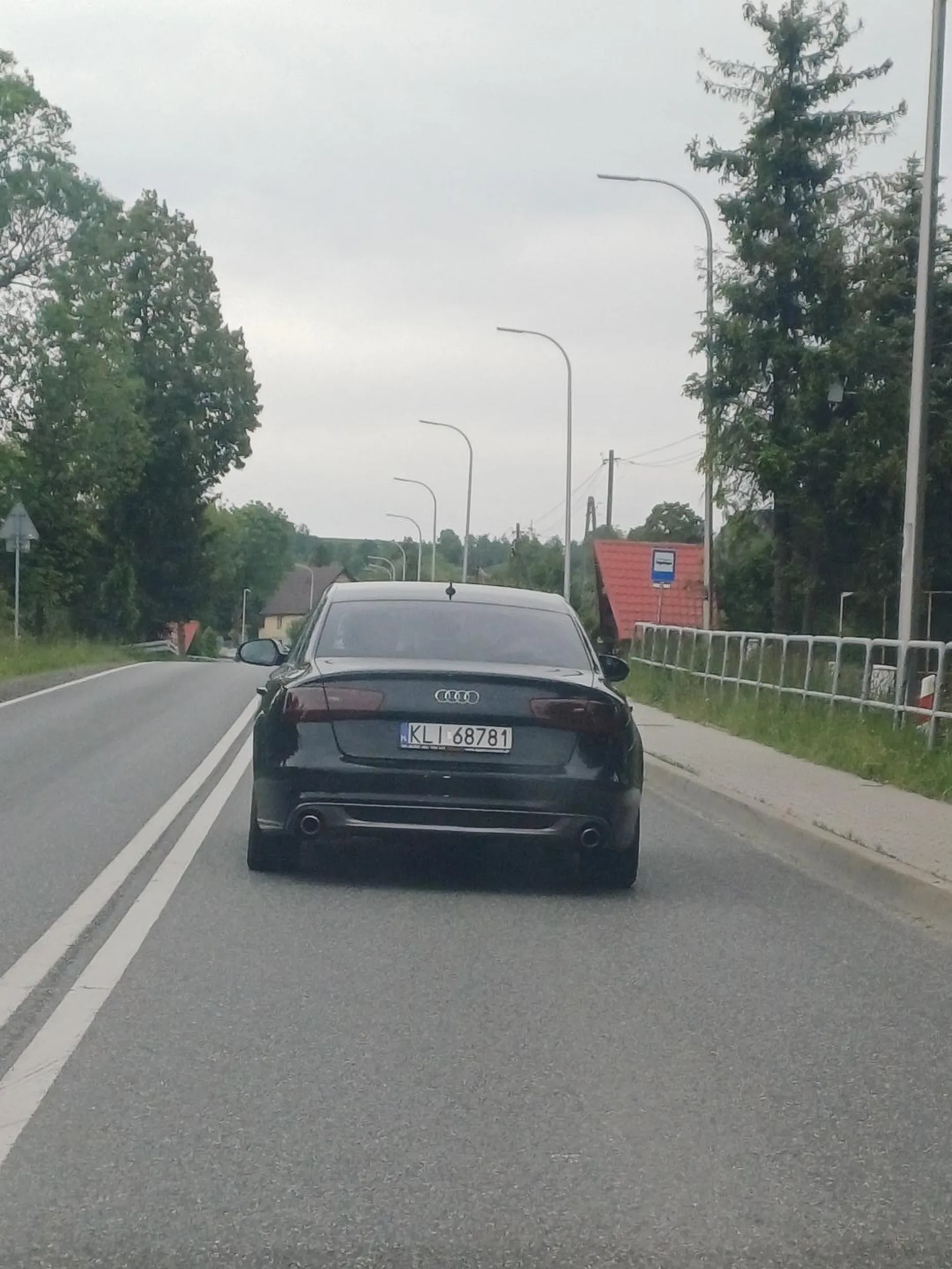 Teren zabudowany podwójna ciągła skrzyżowanie i Ok 140 km/ h teren zabudowany . Tymbark