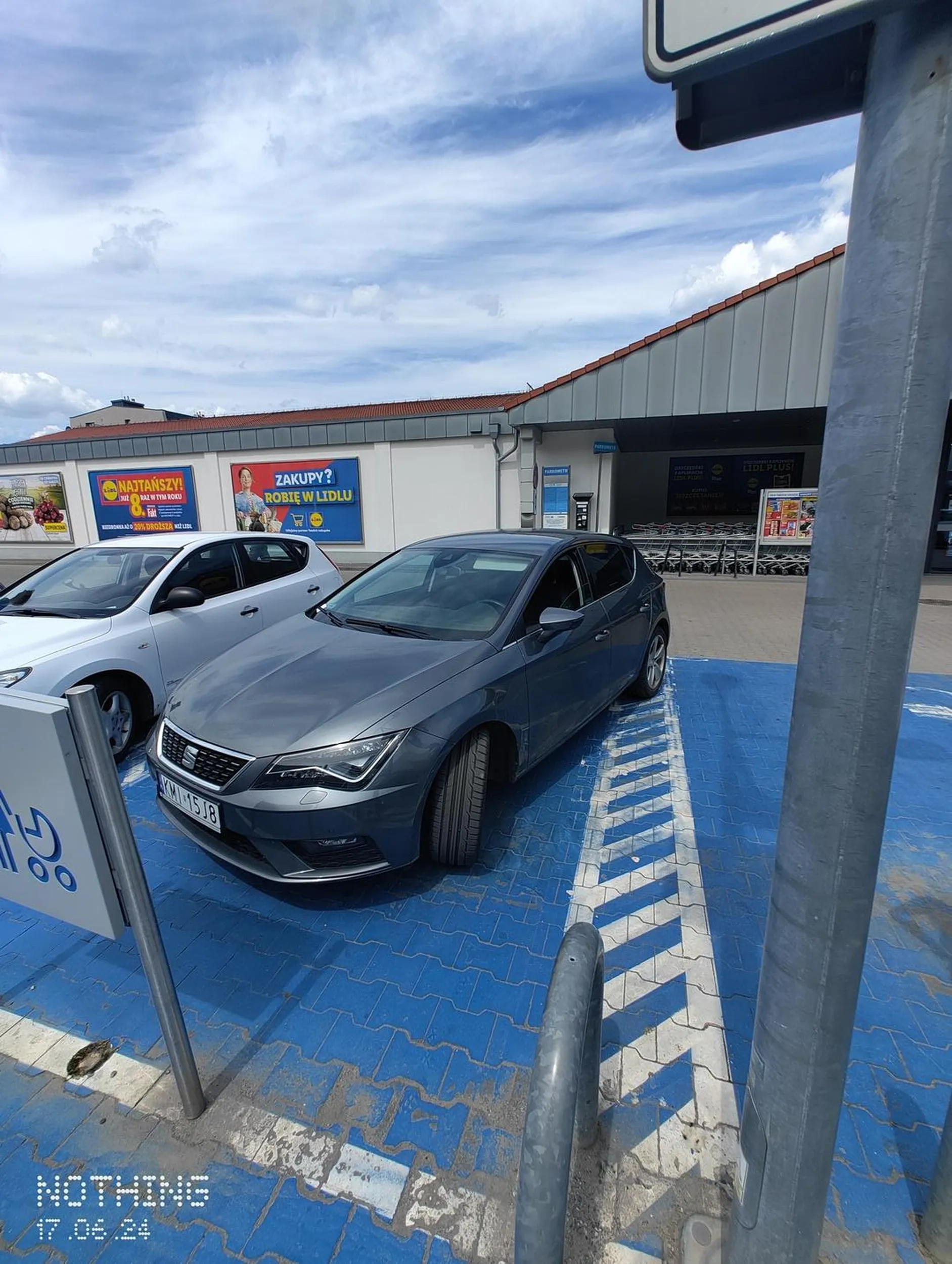 naucz się parkować i zamykać szybę