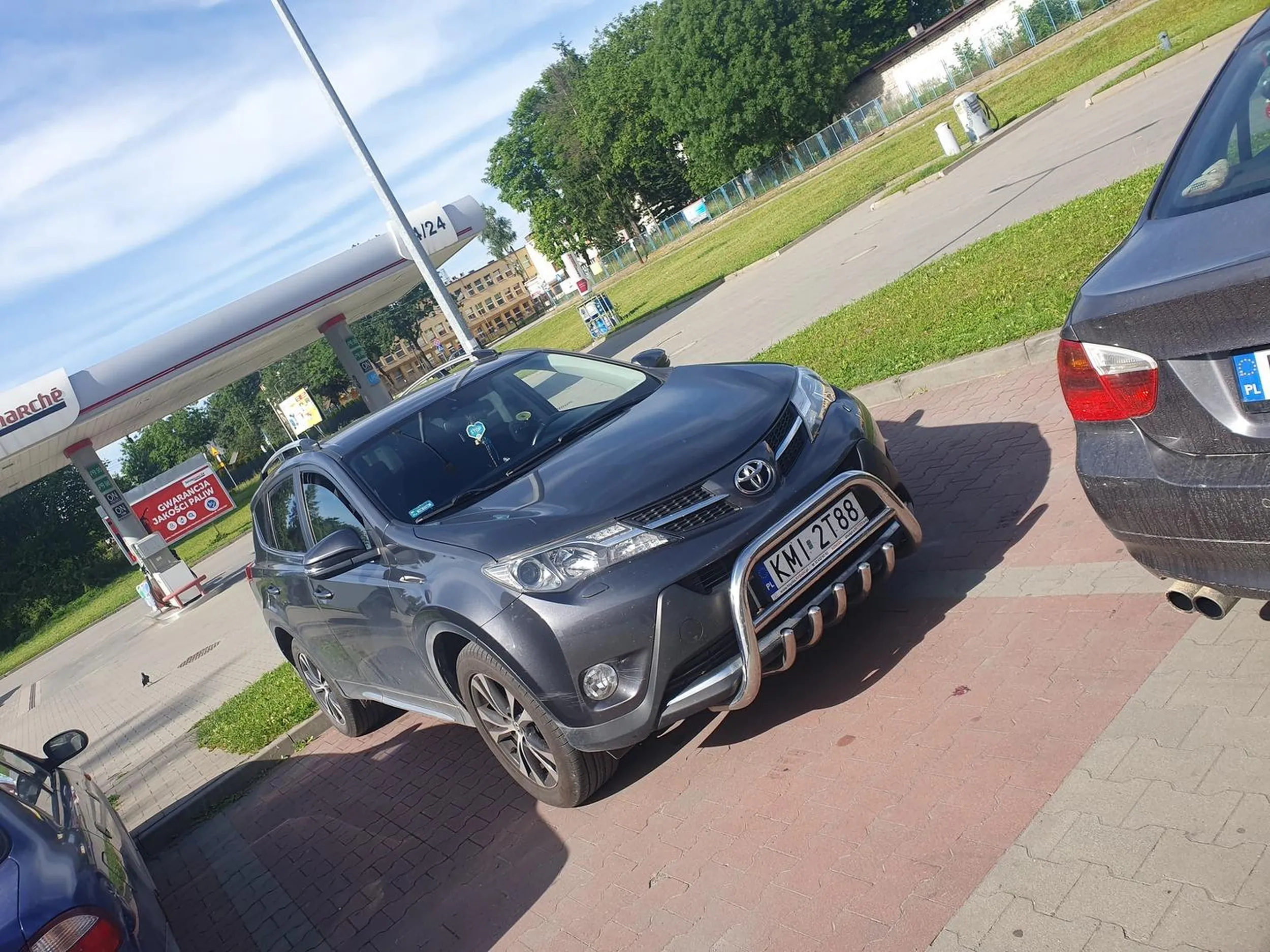 Kolejny "mistrz" parkowania