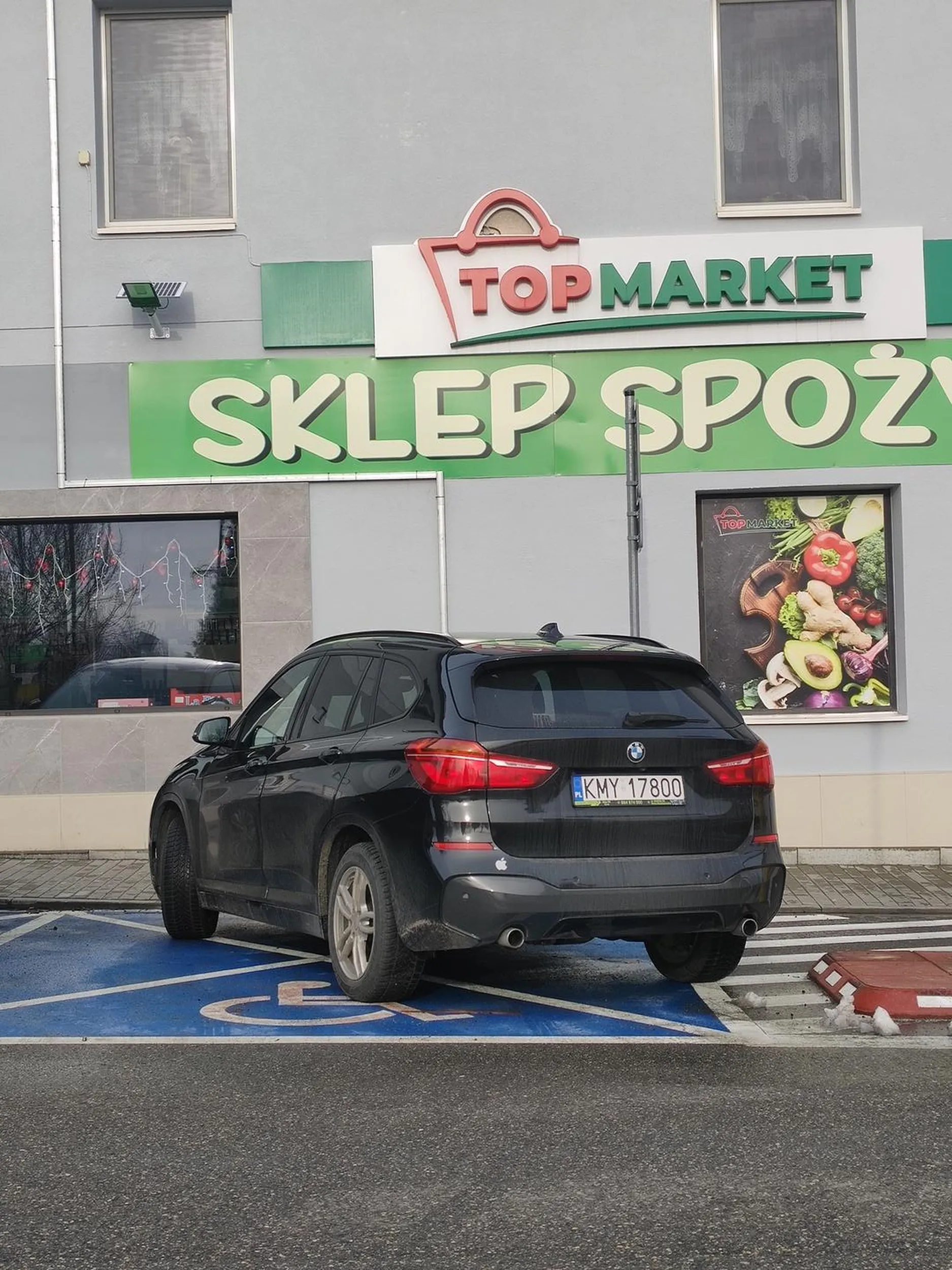 Parkuje bez karty na miejscu dla niepełnosprawnych
