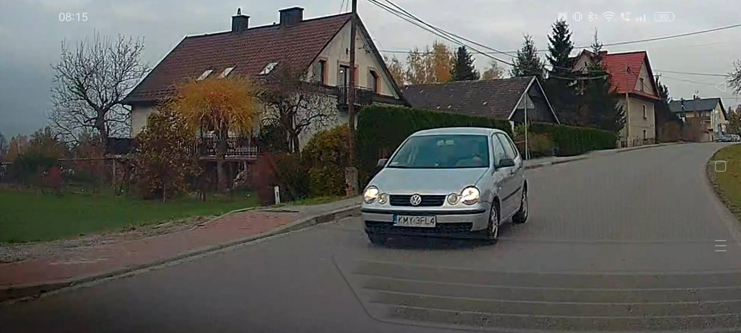 Mam nadzieję kret*nie że stracisz prawo jazdy nim kogoś zabijesz. Jesteś potencjalnym mordercą. Kupujesz grata i zapie*dalasz po wsi tym syfem. Obyś tylko sobie zrobił krzywdę. Bądź kaleką do końca życia - będziesz miał czas na przemyślenia! Twoja beznadziejna jazda zgłoszona do służb. NIe pozdrawiam