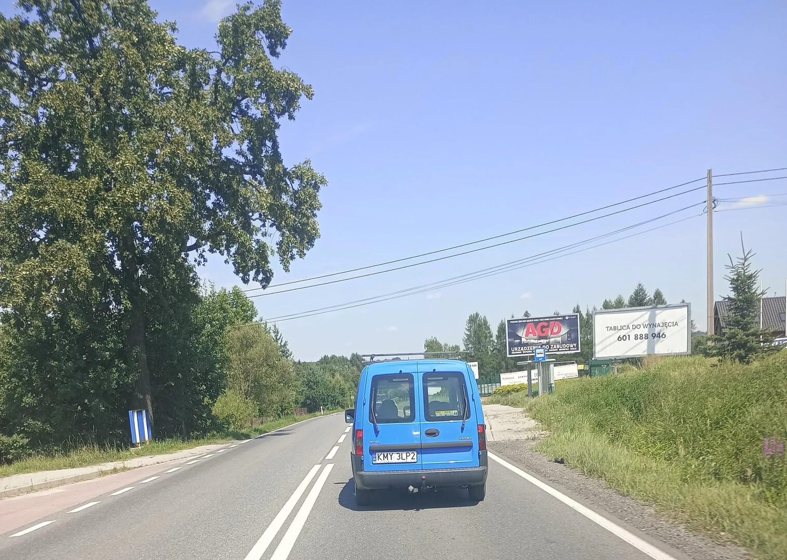 Dziadziuś całą trasą popierdala 30/h. Dramat