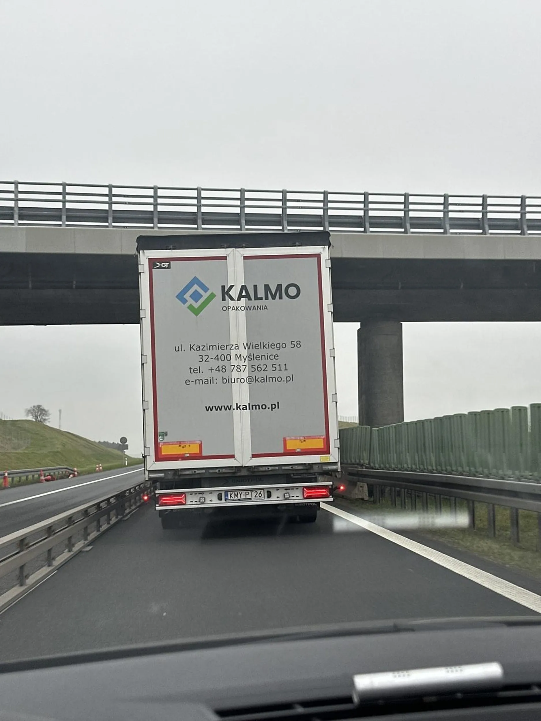 Kierowca Tyra bardzo nieuprzejmy i niebezpiecznie prowadzi pojazd