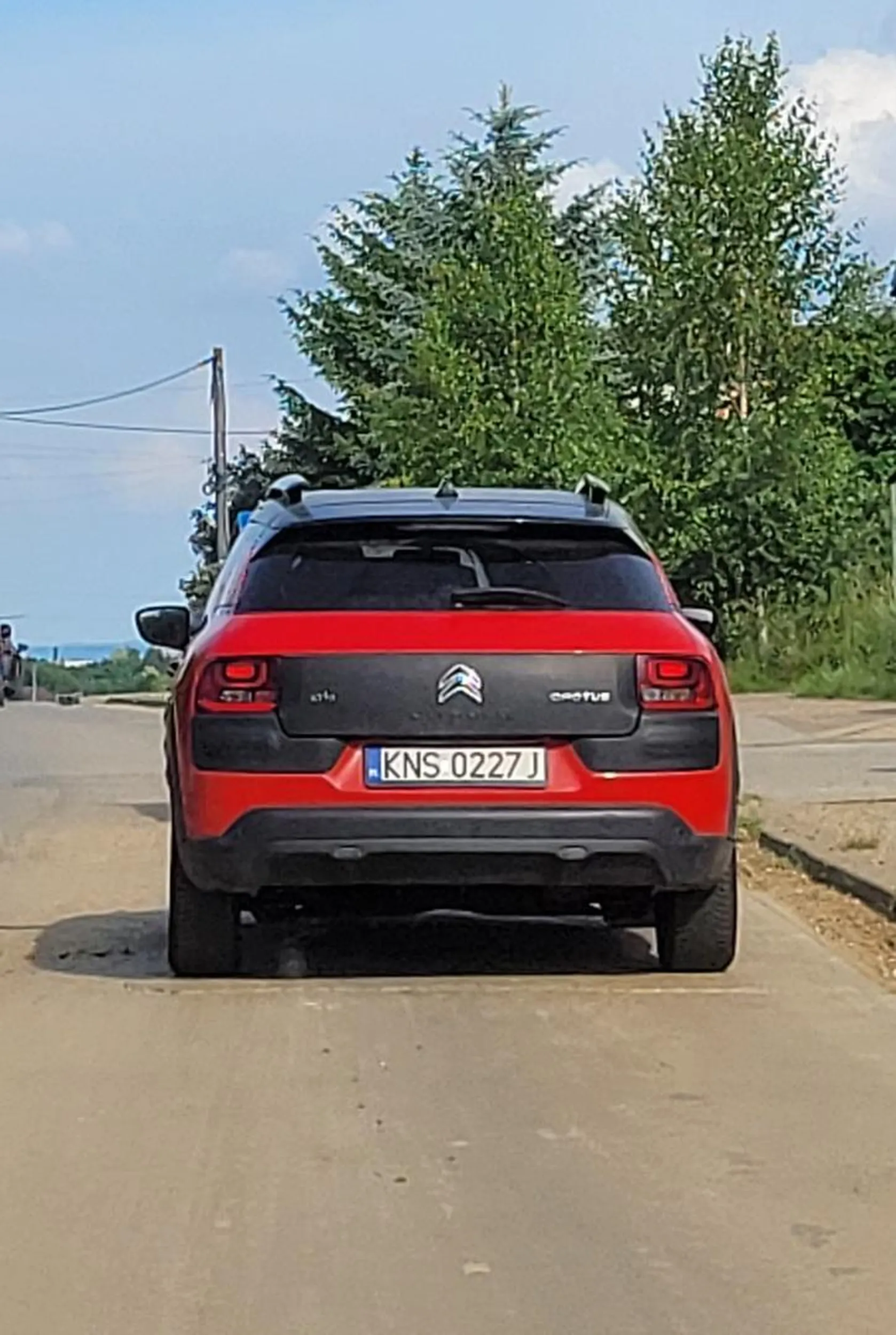 Nie polecam, wyprzedza na gwałt wszystkie auta, sprawiając przy tym, że samochód jadący z na przeciwka musiał gwałtownie hamować, bo inaczej spowodowałby wypadek. Ale ładne auto ma przynajmniej