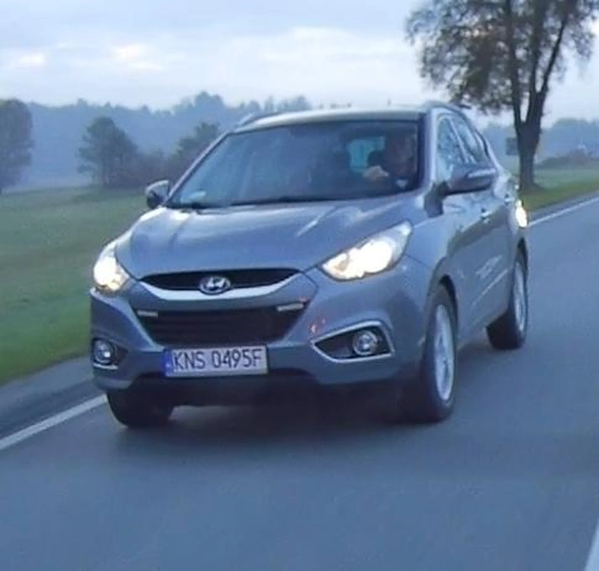 Przyspiesza podczas wyprzedzania, a później gwałtownie hamuje udając że została mu zajechana droga