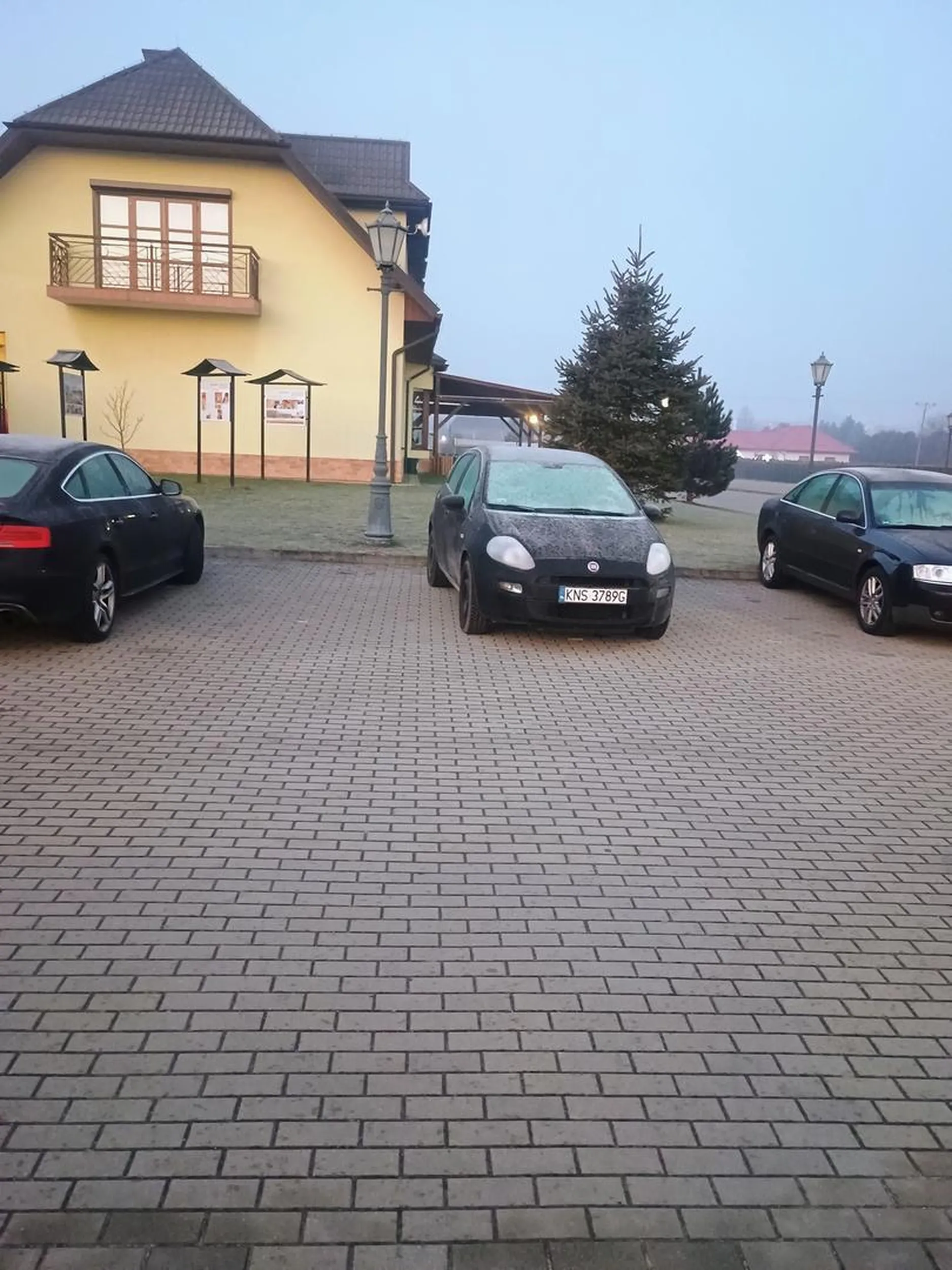 Proponuję udać się do pierwszego okulisty w okolicy albo przesiąść się na rower