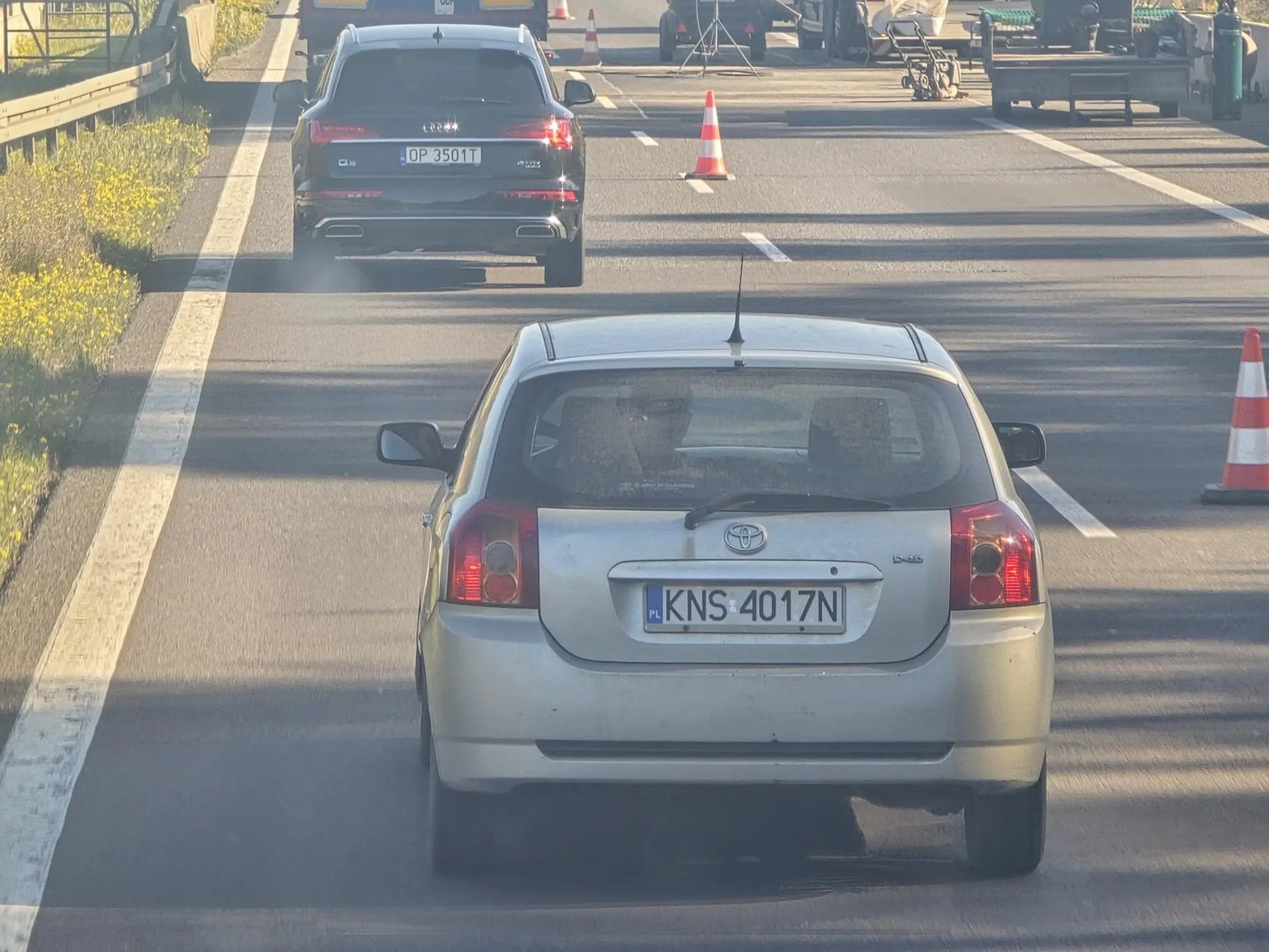 Oooo palant jakich mało. Nie wpuszcza w korku chociaż prawo nakazuje jazdę na suwak. Idiotq i ignorant, zwykły kmieć.