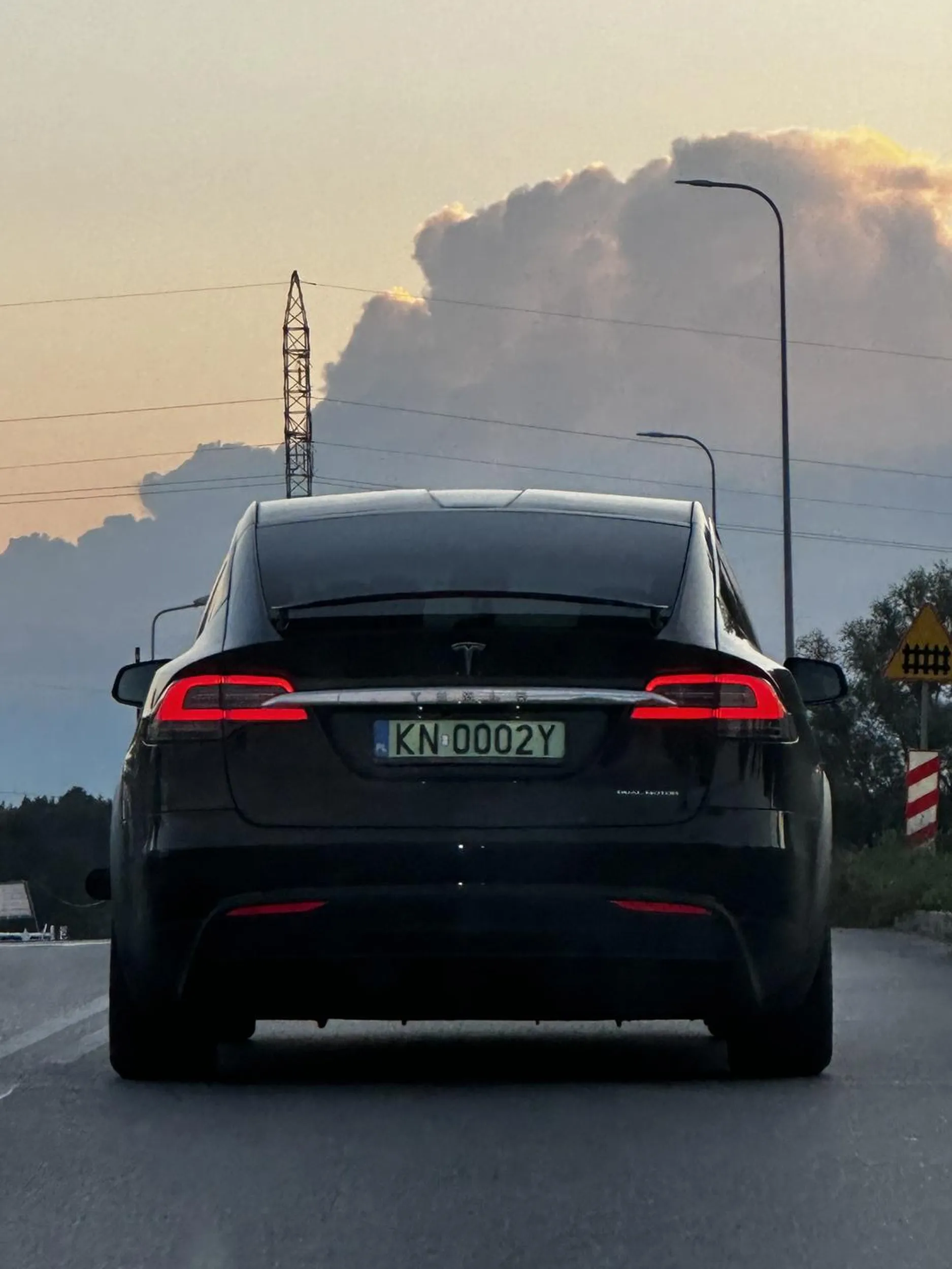 śmieć wymusza bo nie zna kolorów świateł