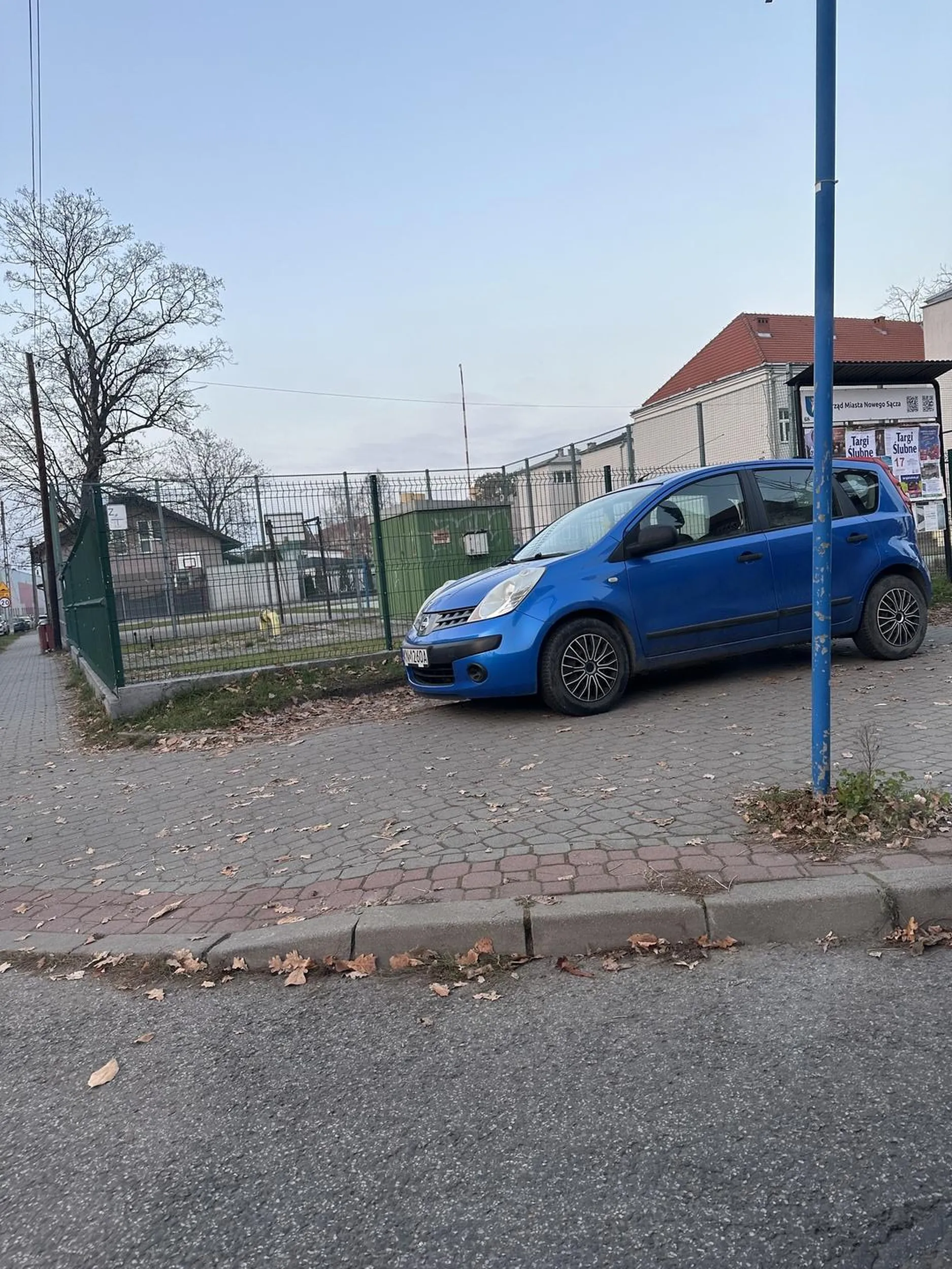 bo chodnik to miejsce do parkowania samochodu