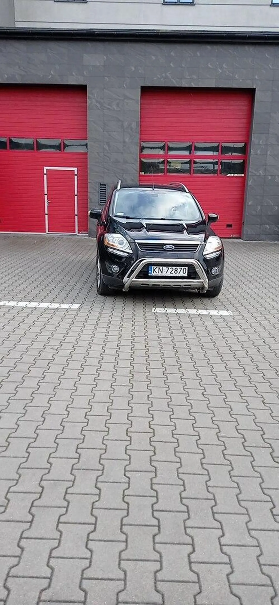 Niech Pan(i) nauczy się nie zastawiać bram wyjazdowych pojazdów uprzywilejowanych