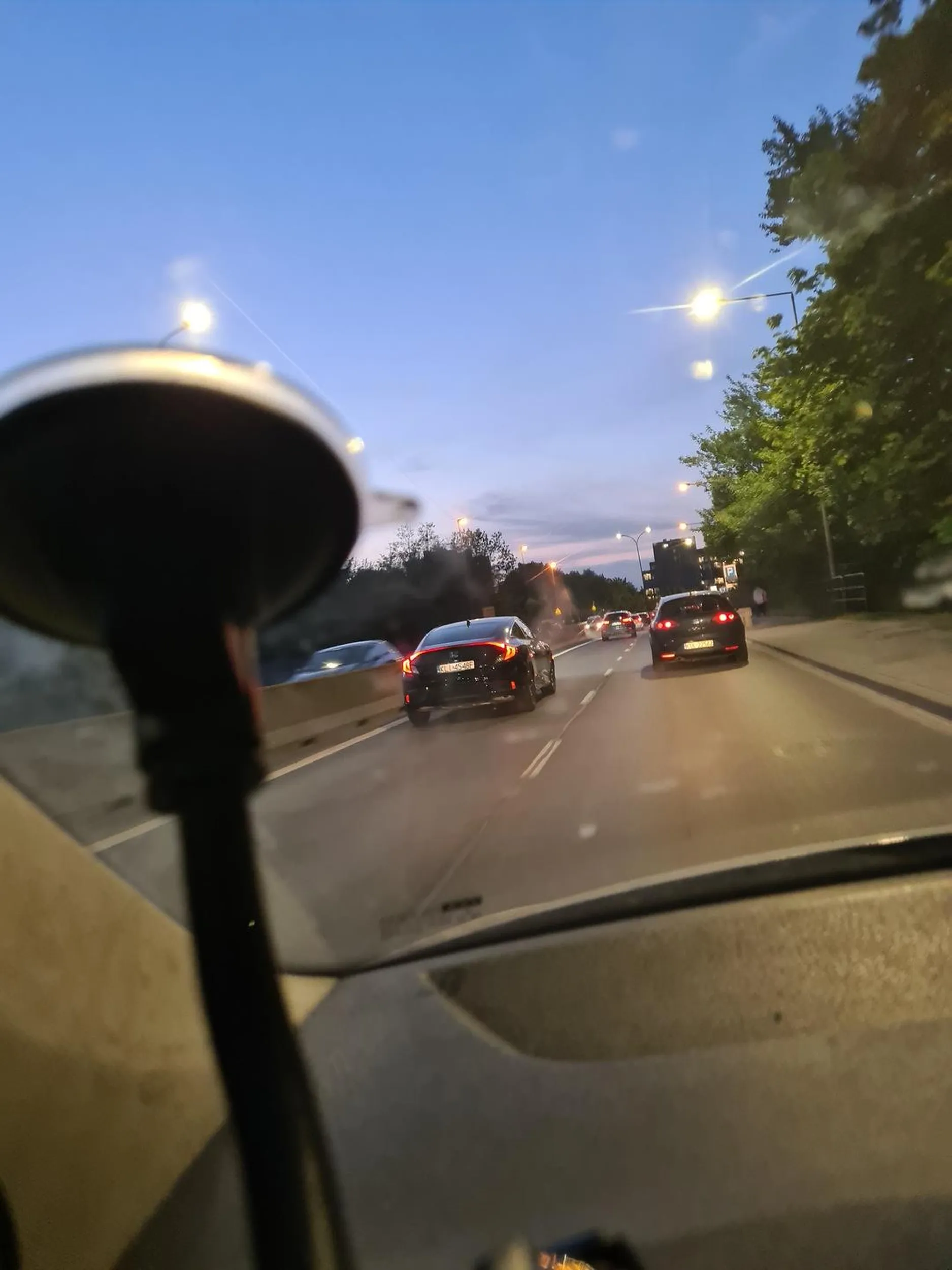 Kierowca wymusza pierwszeństwo