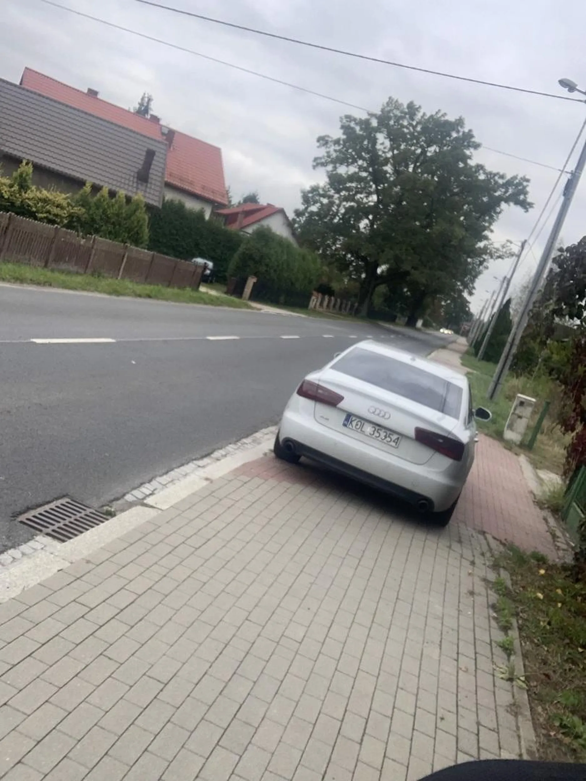 Tak się staje na chodniku