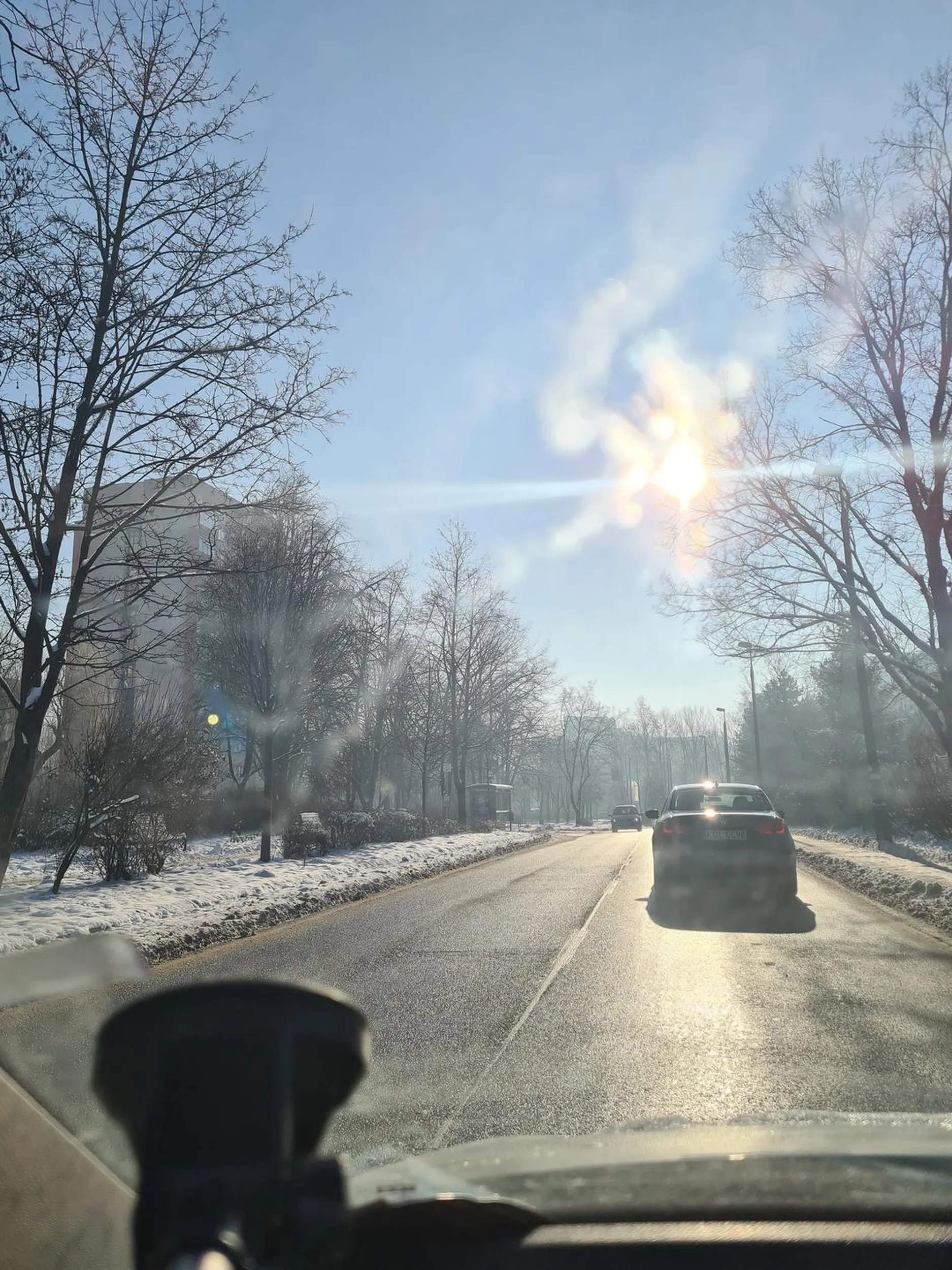 Kierowca wymusza pierwszeństwo stara baba