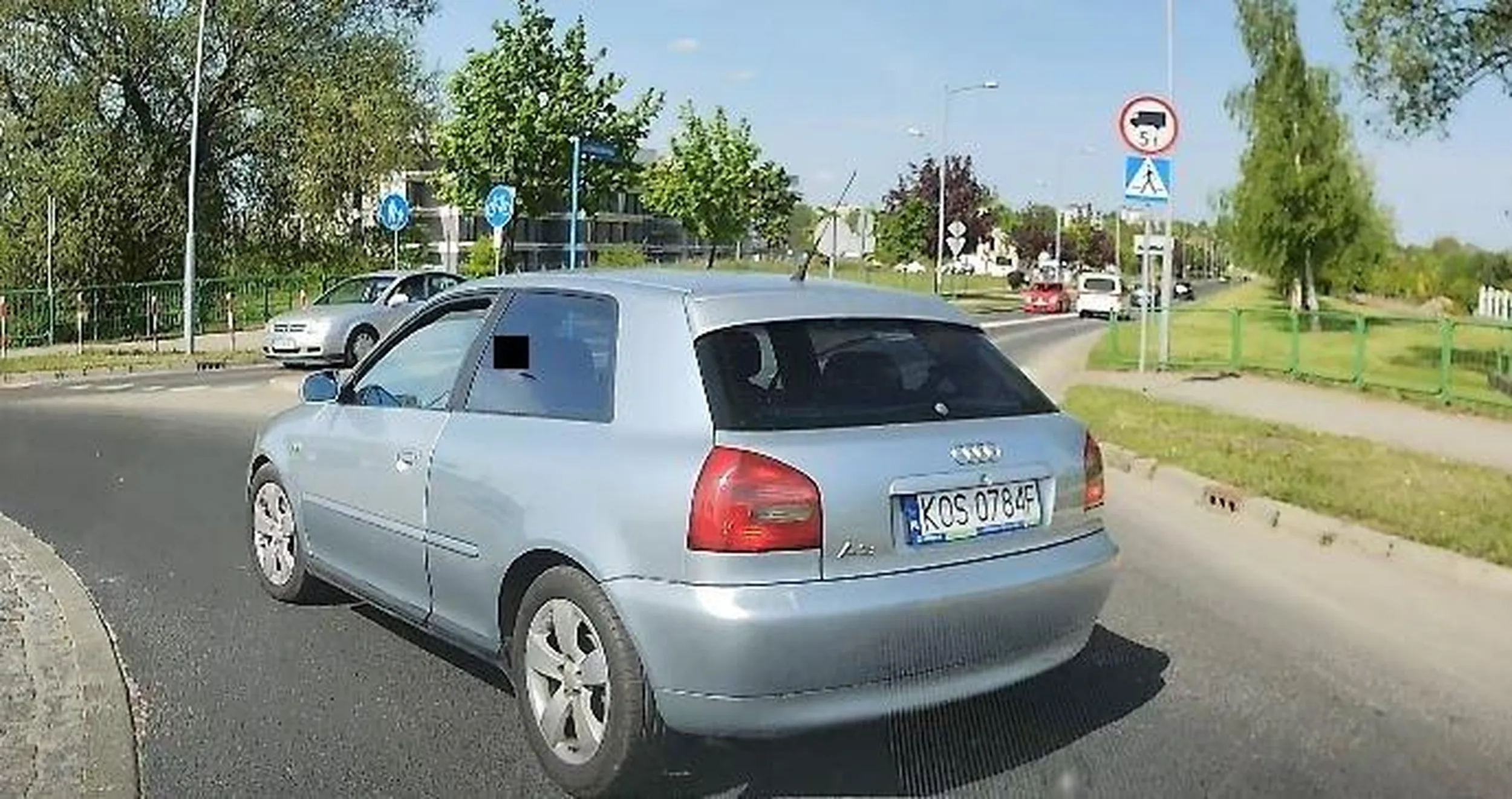 wymuszenie na rondzie ....