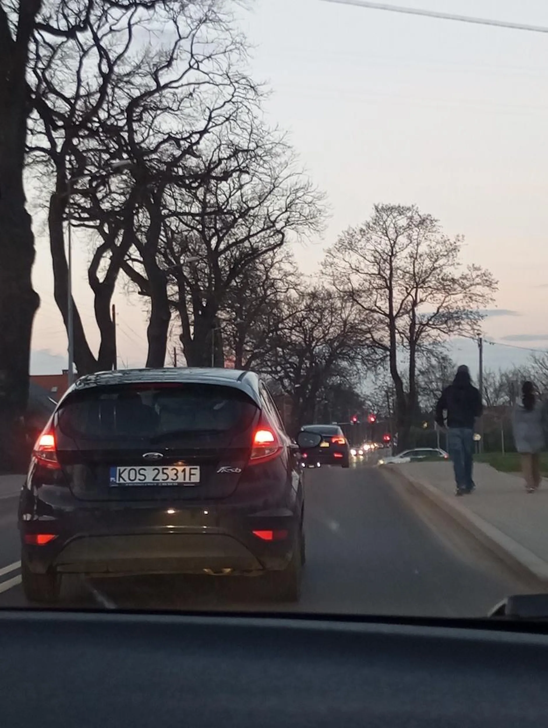 Staraj się nie jechać 34km/h w oznakowaniu 50 w dodatku jedź prosto tą swoją Familiada w fordzie idoto