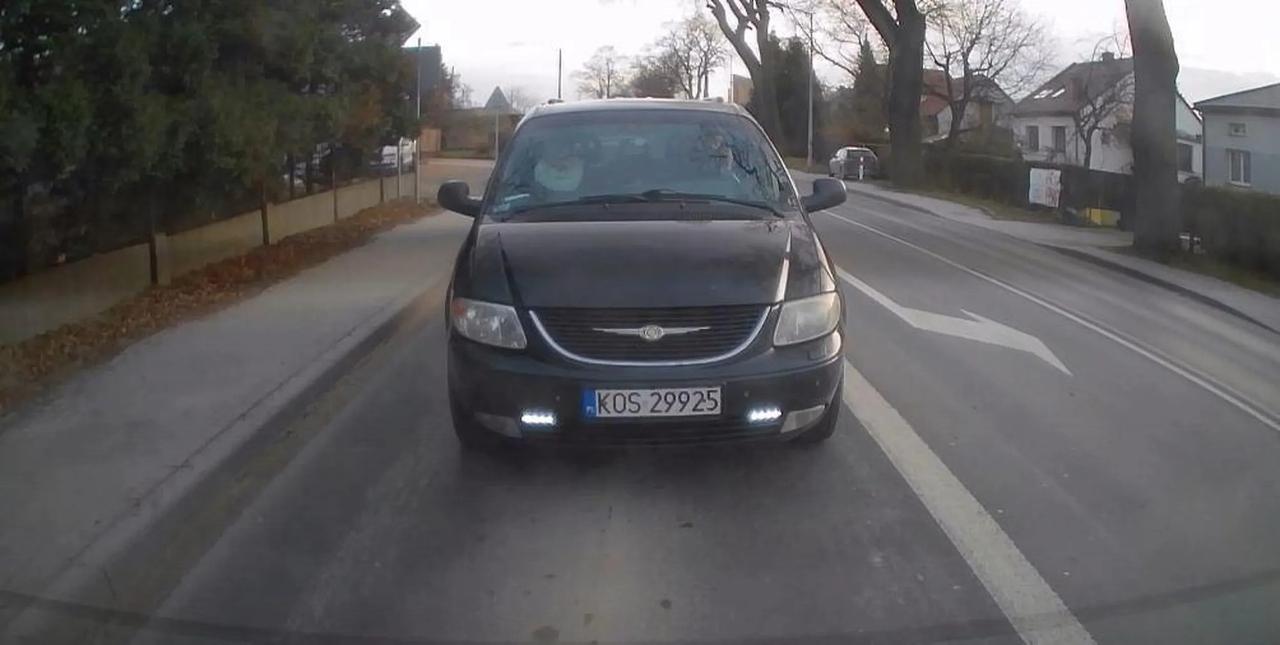 nie pozdrawiam Pana szanownego, całą drogę rozmawiającego przez telefon trzymany przy uchu