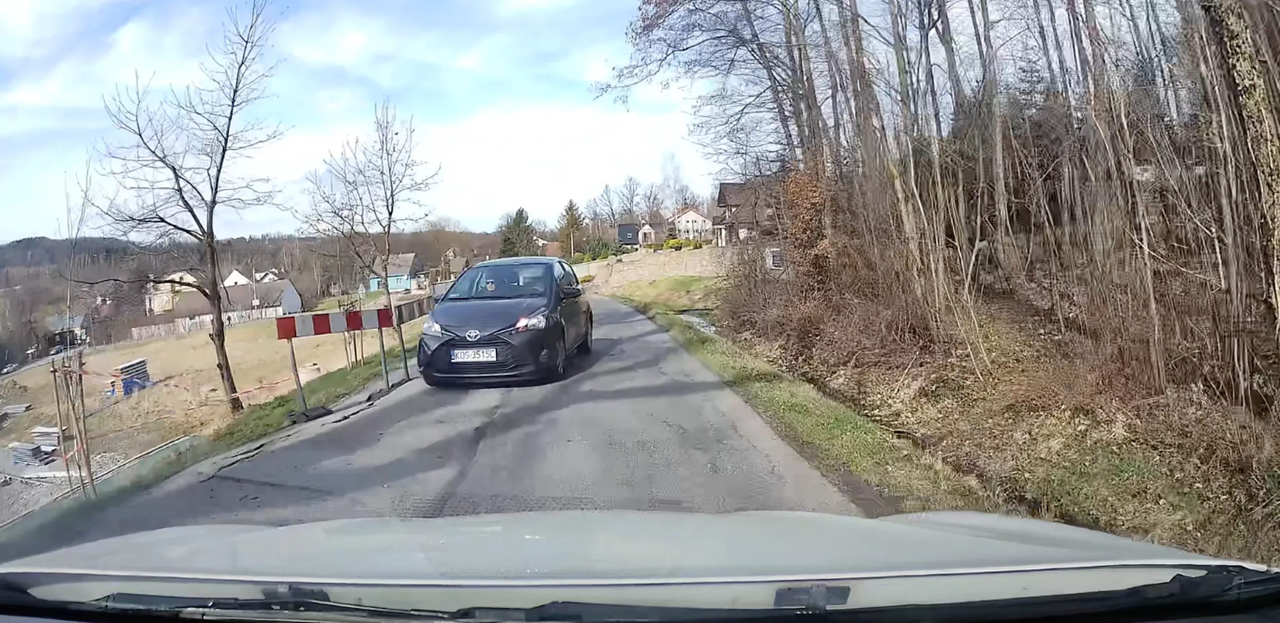 Jedzie na czołówkę