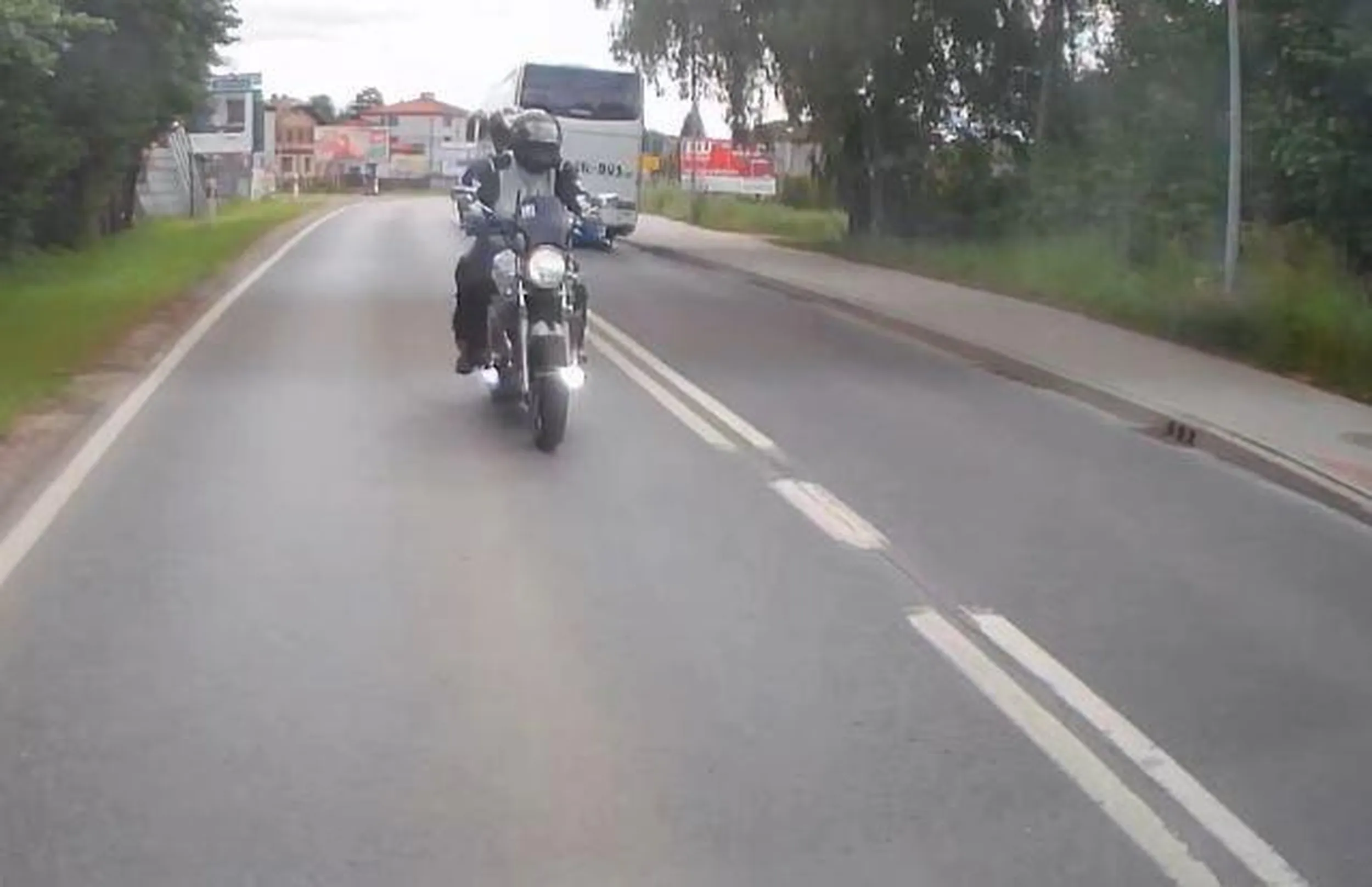 linie oczywiście nie obowiązują motorów