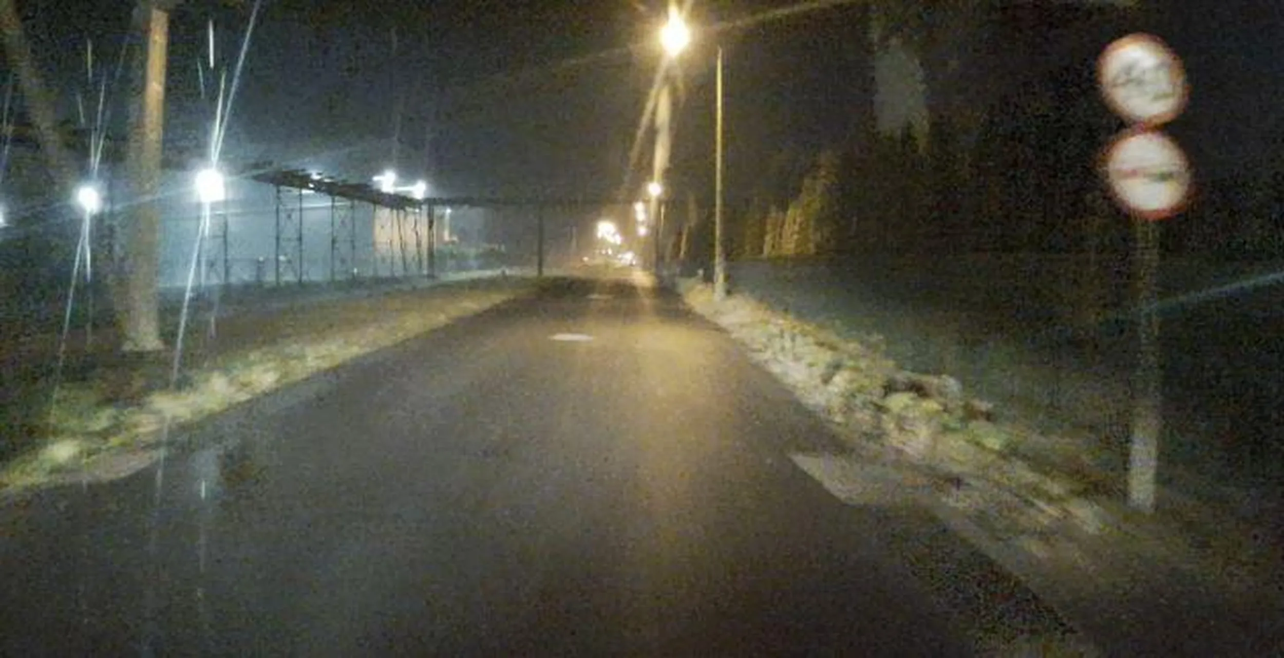 ten zakaz wyprzedzania to na ozdobę tylko postawiony jest