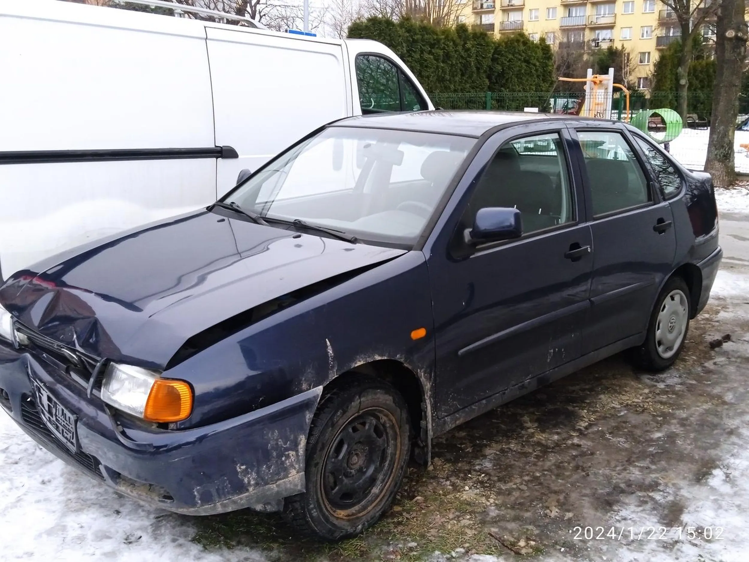 uszkodził dwa pojazdy i uciekł z miejsca zdarzenia