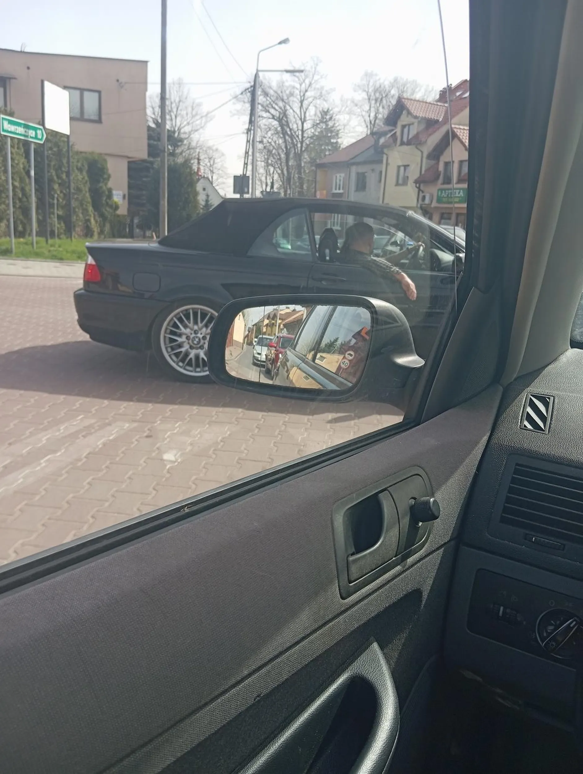 Stojąc na skrzyżowaniu złapane w msc Pjoćiofice Kpr ,BMW zimny łokieć wszystko w temacie.