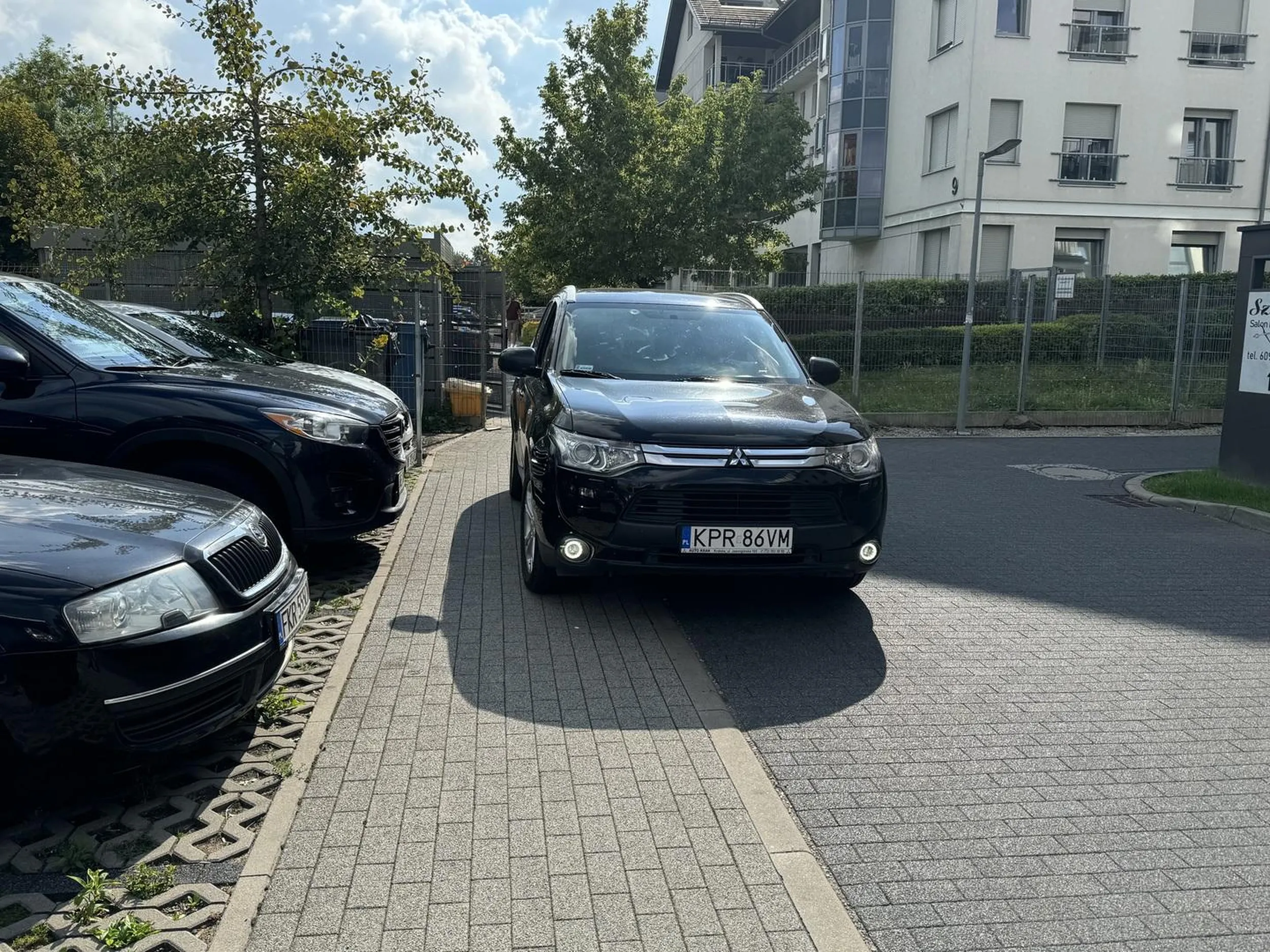 Chodnik jest dla samochodów nie dla wózków ?