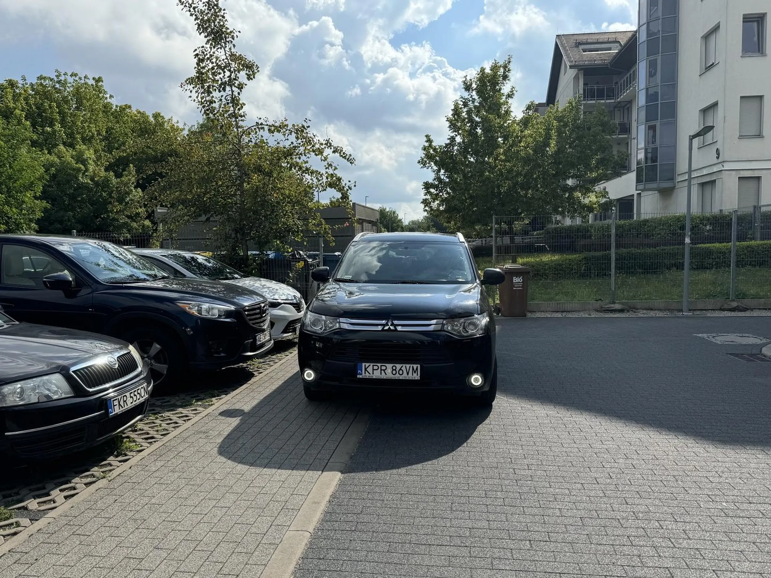 Chodnik jest dla samochodów nie dla wózków ?