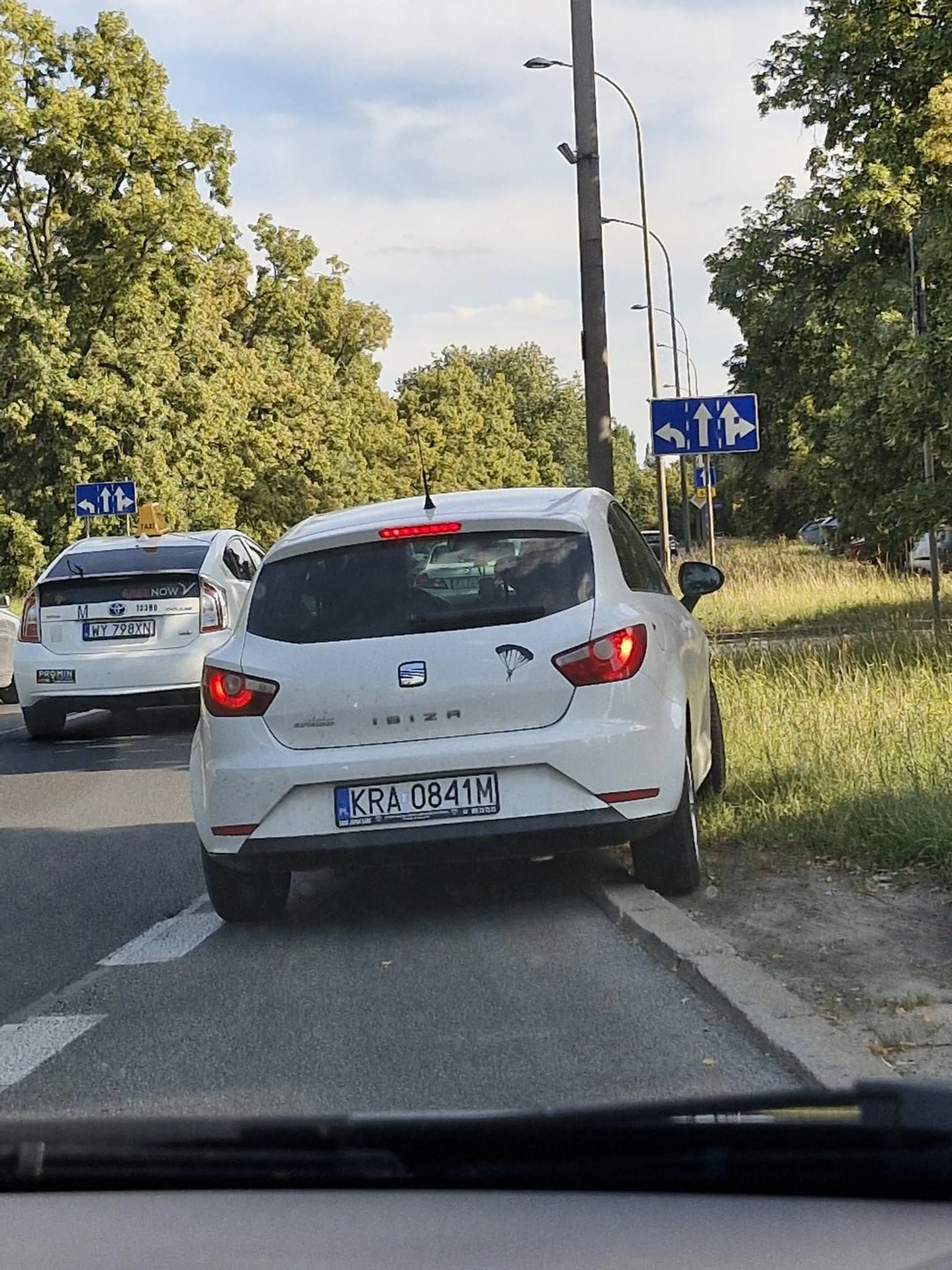 Może w Krakowie się rozjeżdża zieleń, gdzie się chce, ale jak jesteś w innym mieście gościem, to jednak wstyd