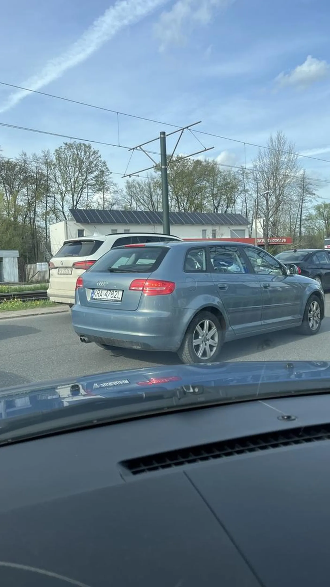 Dlaczego nie wpuścić taksówek na pas bus, a potem stanąć???