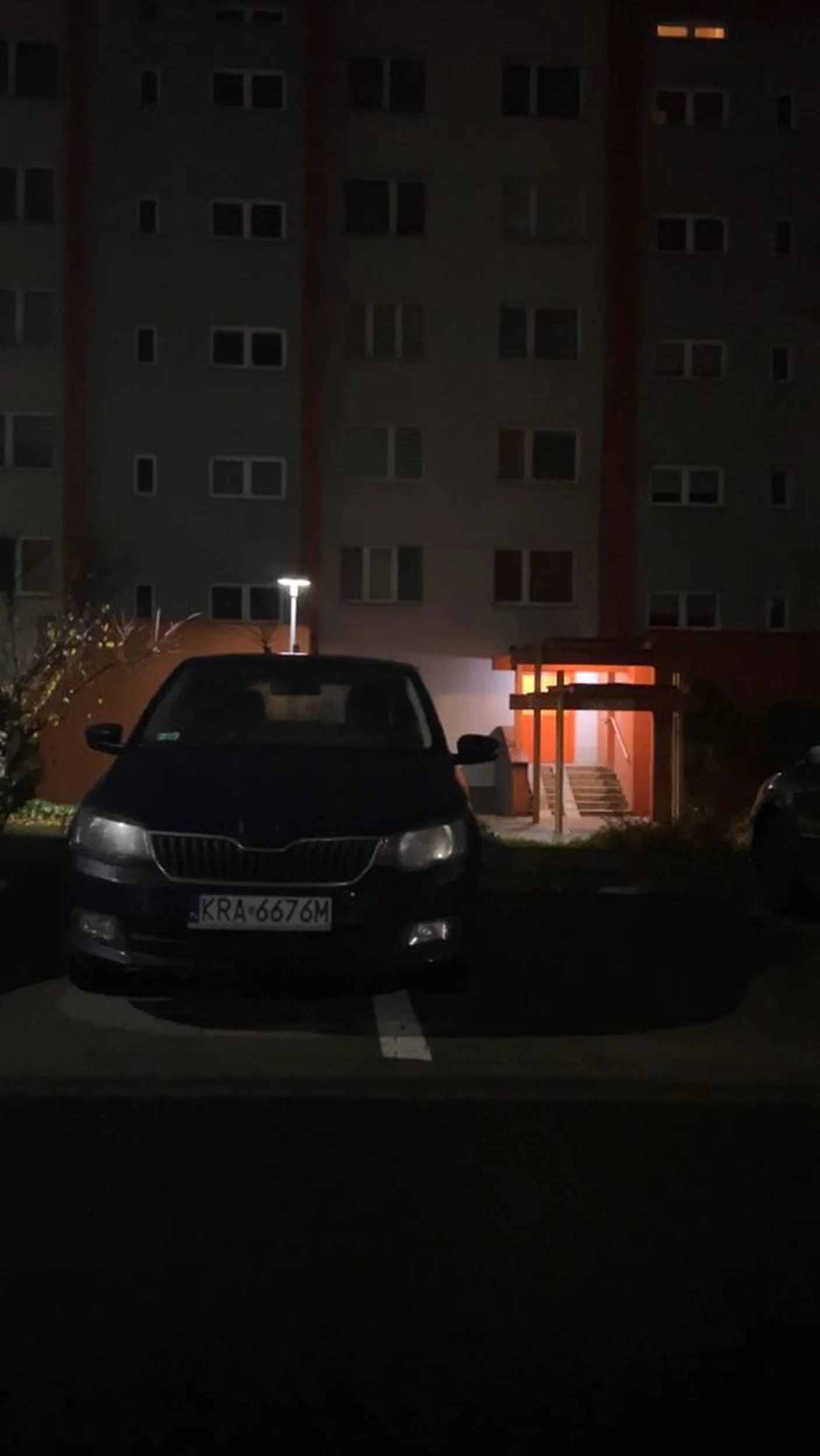 Naucz się parkować imbecylu tą firmówką