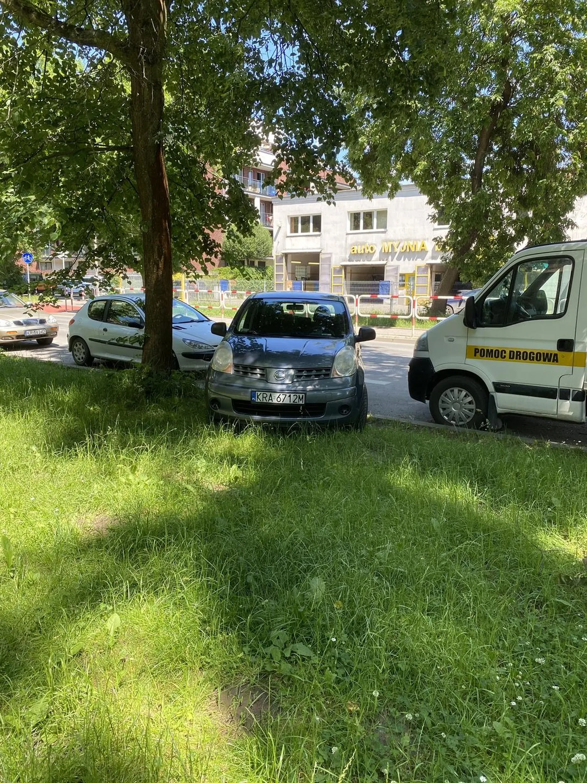 Wydaje mi się, że nie na tym polega parkowanie równoległe