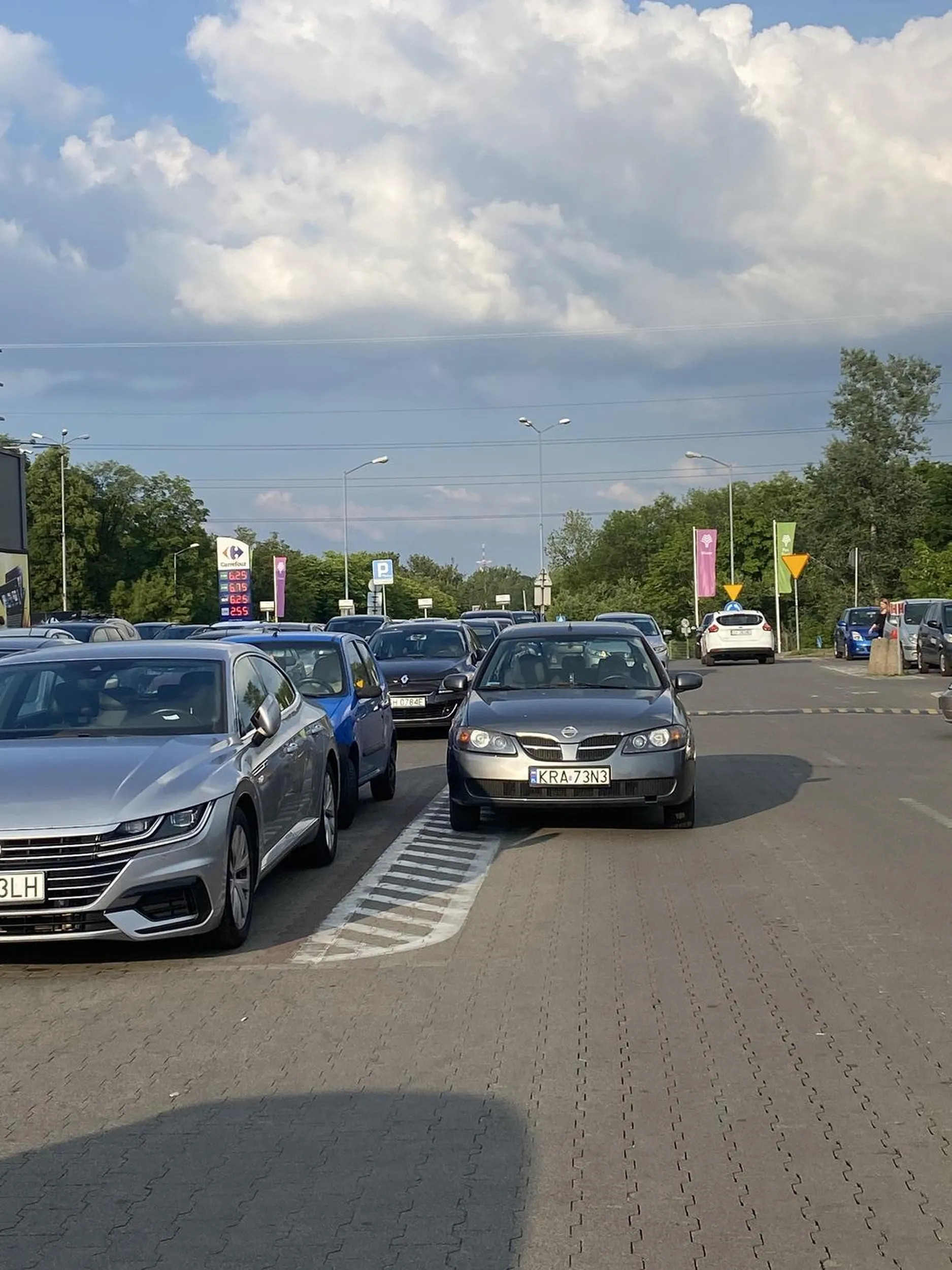 to nie miejsce parkingowe, blokujesz drogę